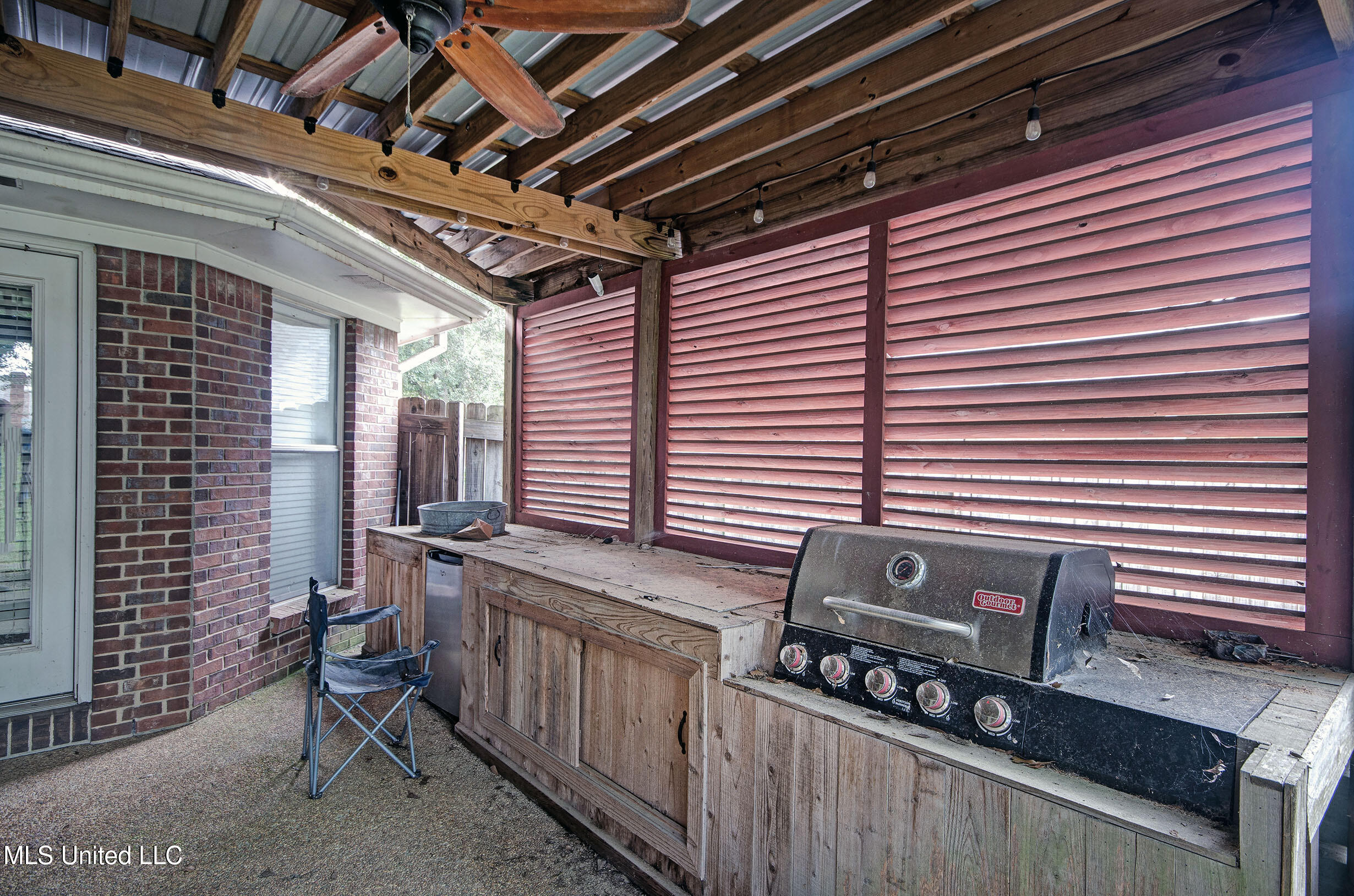 557 Spring Hill Drive Property Photo 6