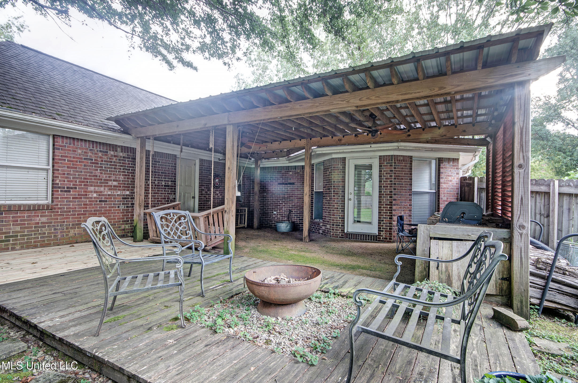 557 Spring Hill Drive Property Photo 7