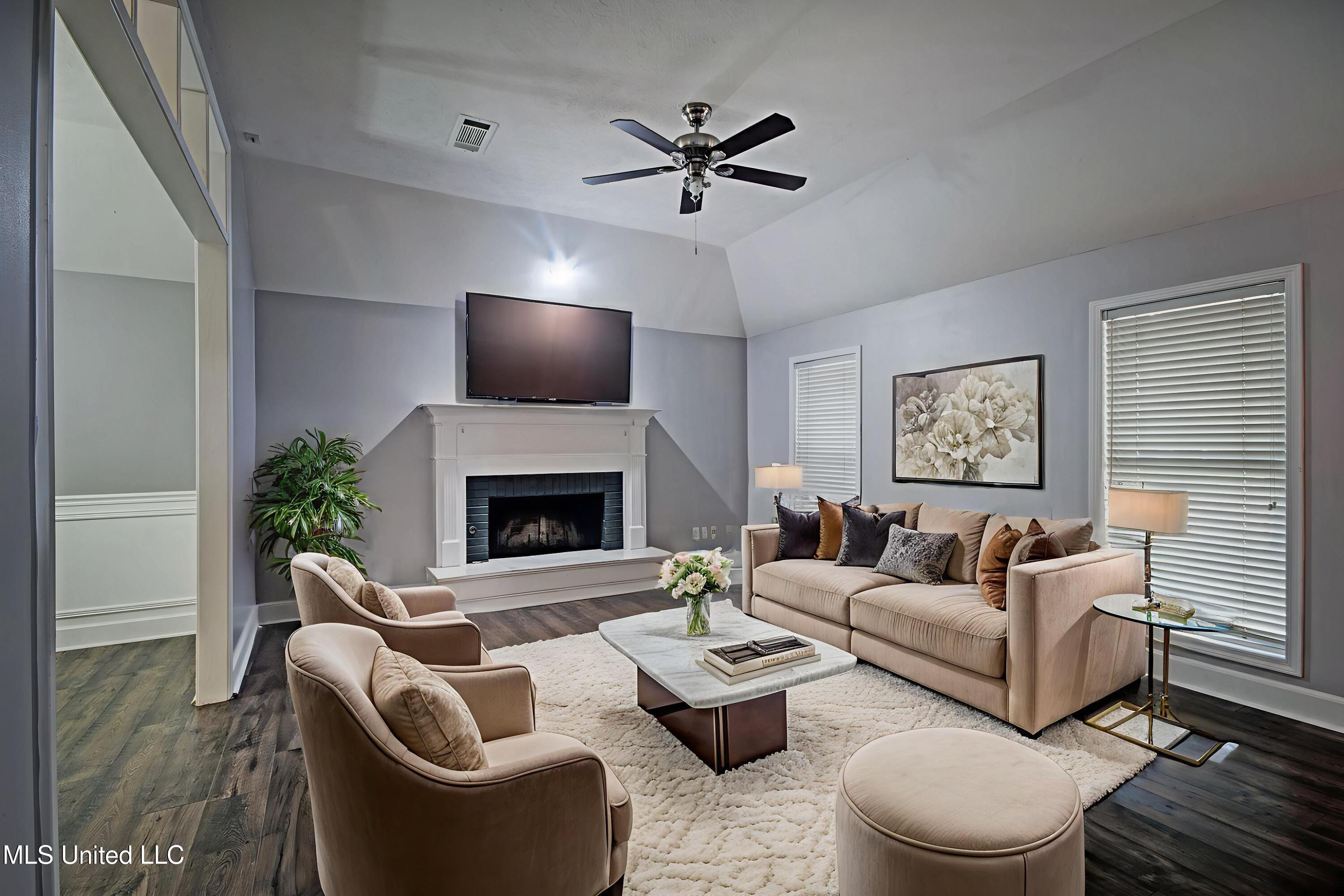 557 Spring Hill Drive Property Photo 11