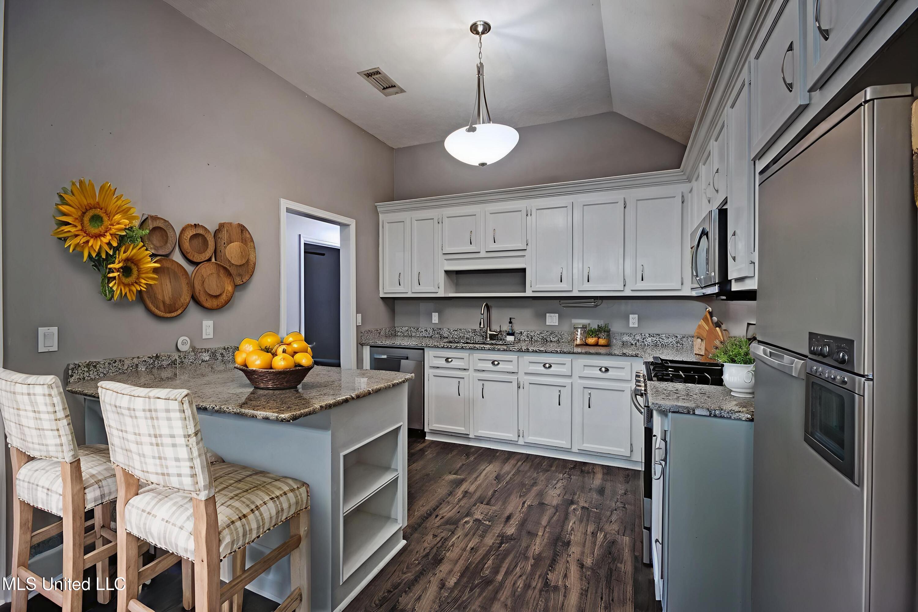 557 Spring Hill Drive Property Photo 15