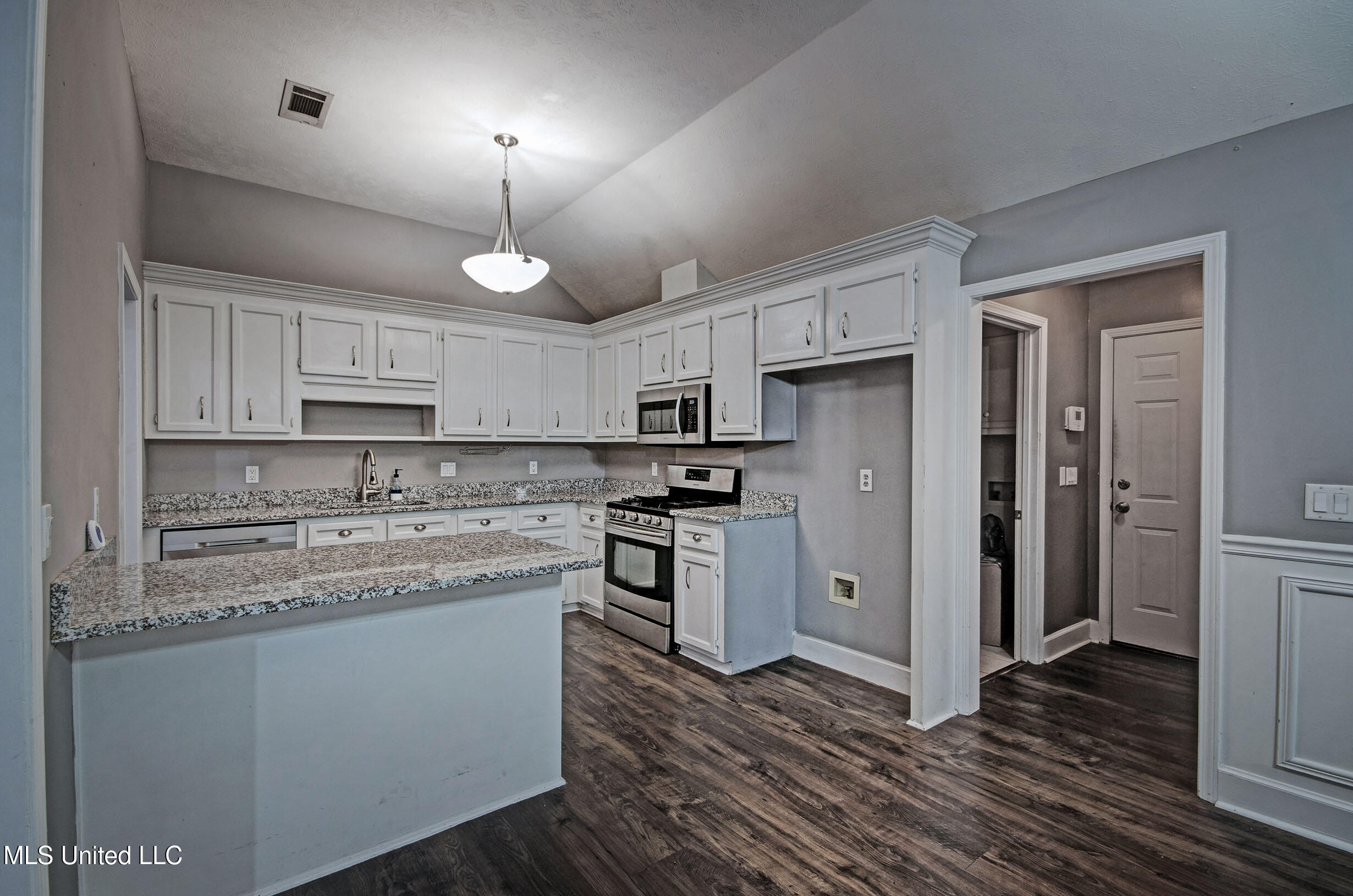 557 Spring Hill Drive Property Photo 17