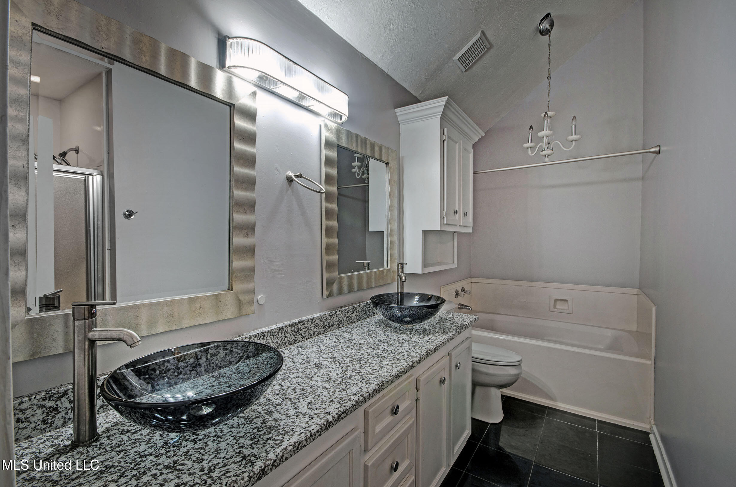 557 Spring Hill Drive Property Photo 28