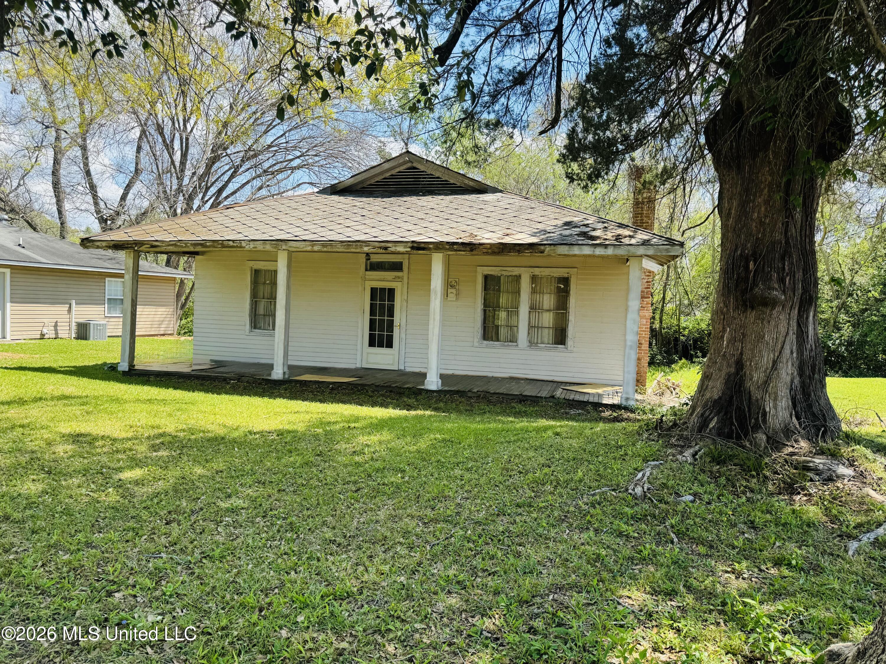 1117 Martin Luther King Jr Street Property Photo 3