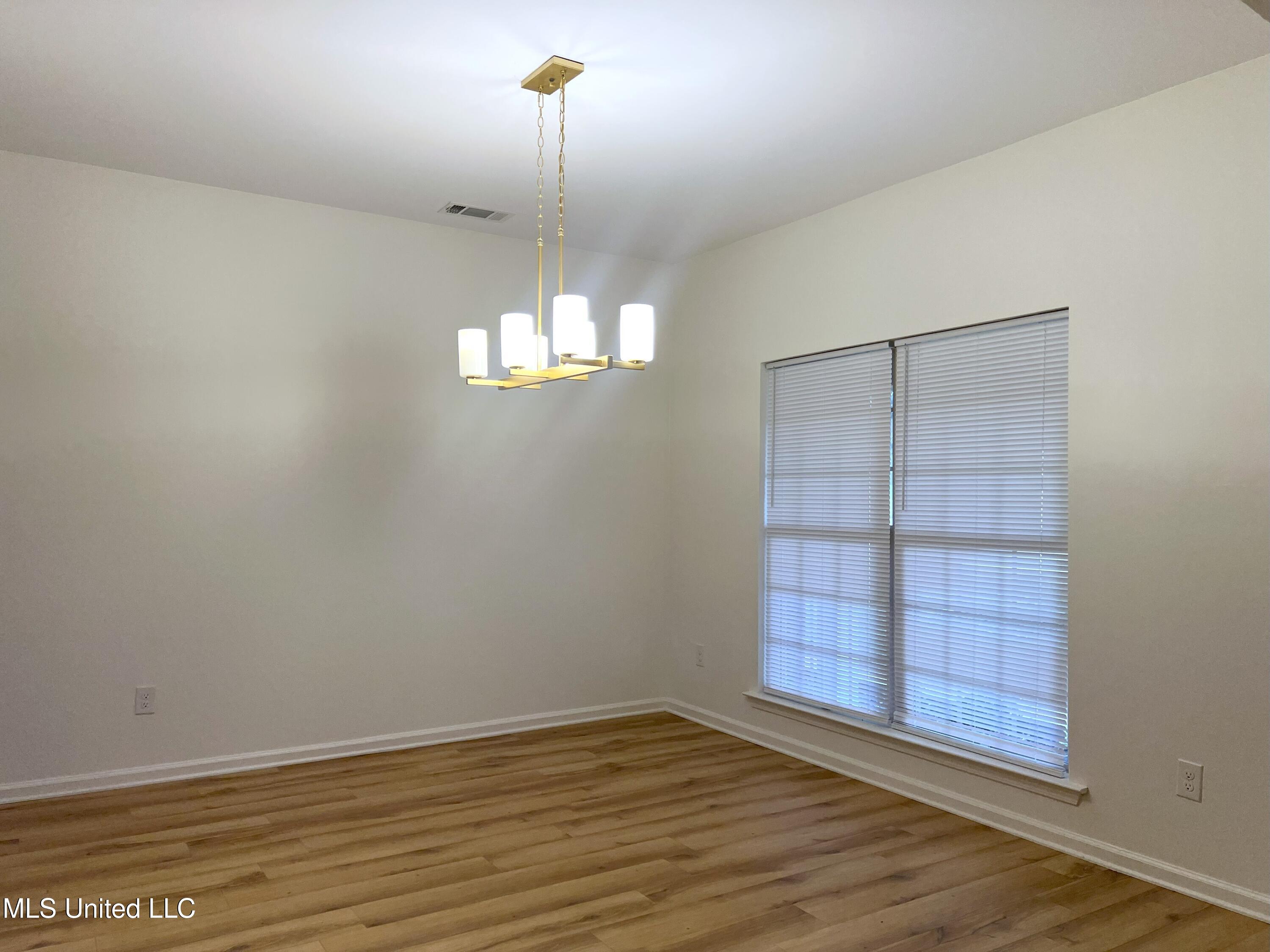 4213 Sidlehill Drive Property Photo 5