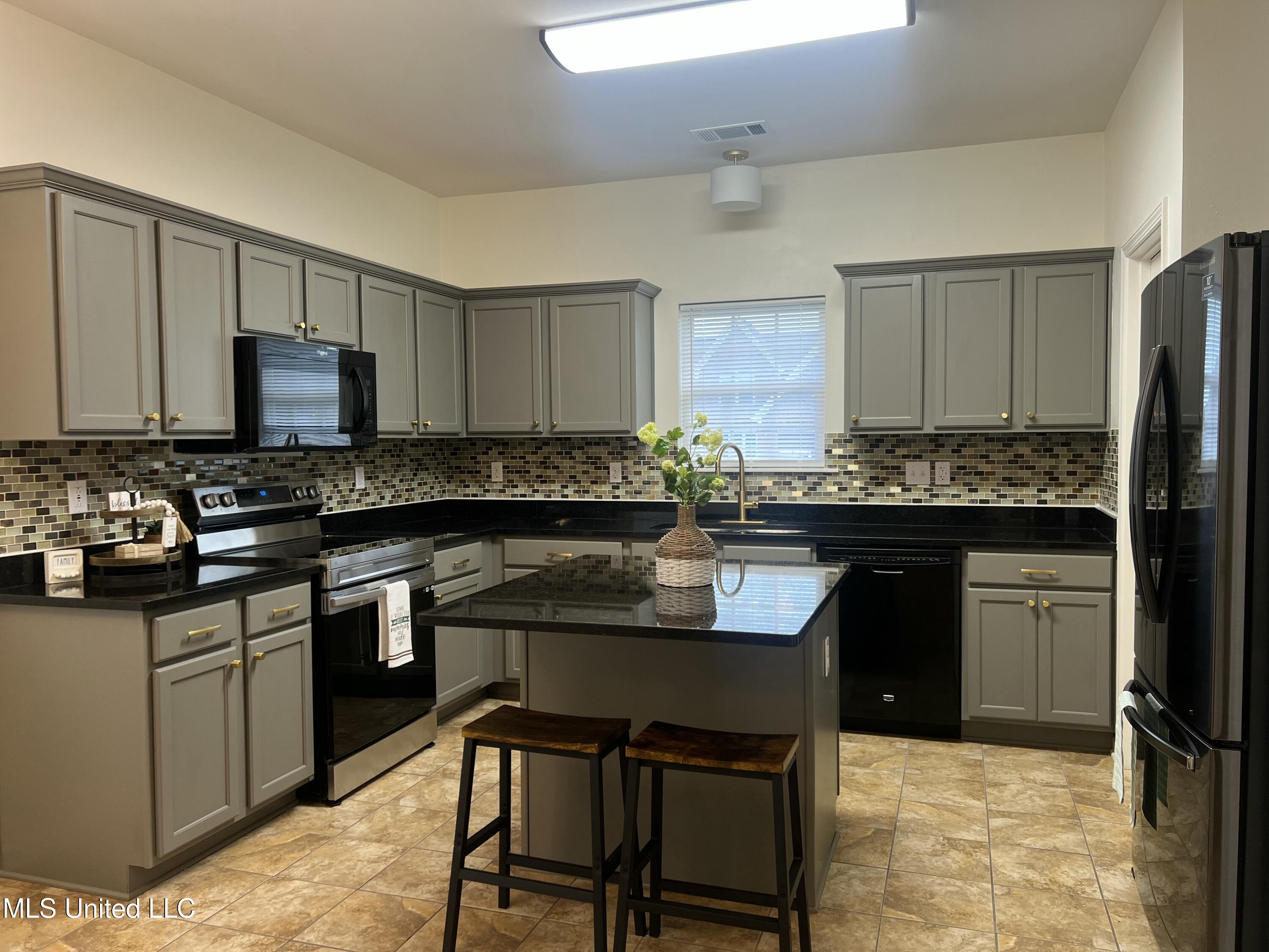 4213 Sidlehill Drive Property Photo 6