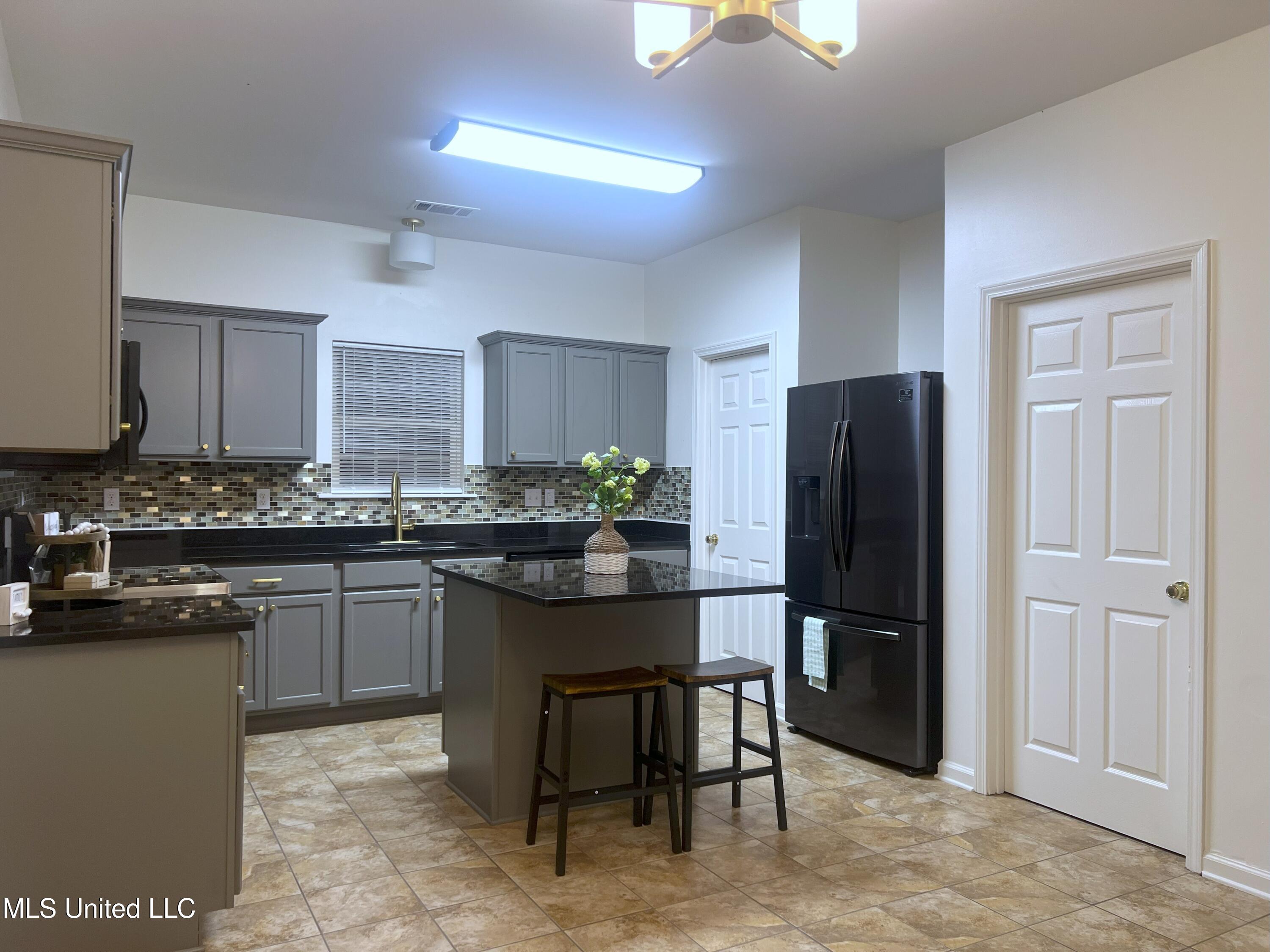 4213 Sidlehill Drive Property Photo 7