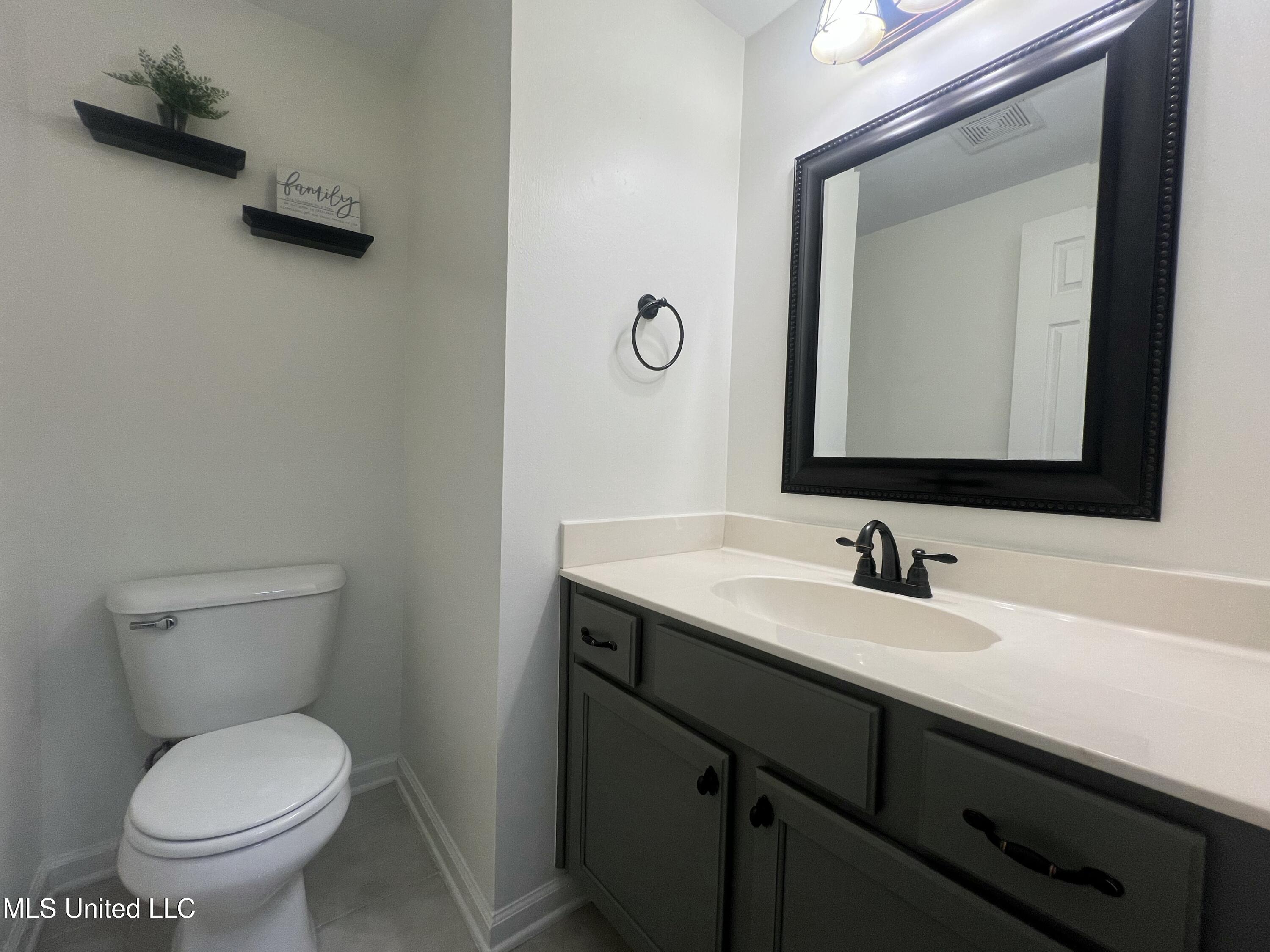 4213 Sidlehill Drive Property Photo 12