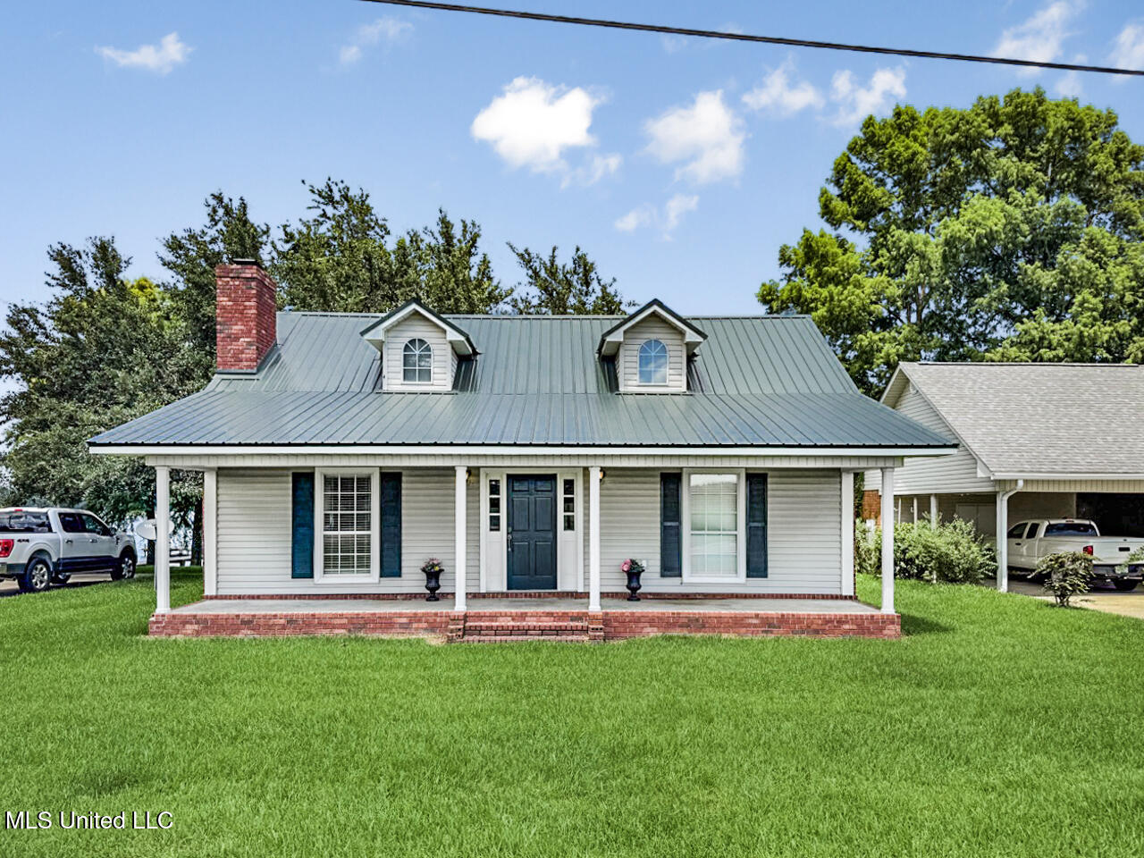 628 Highway 569 Property Photo 1