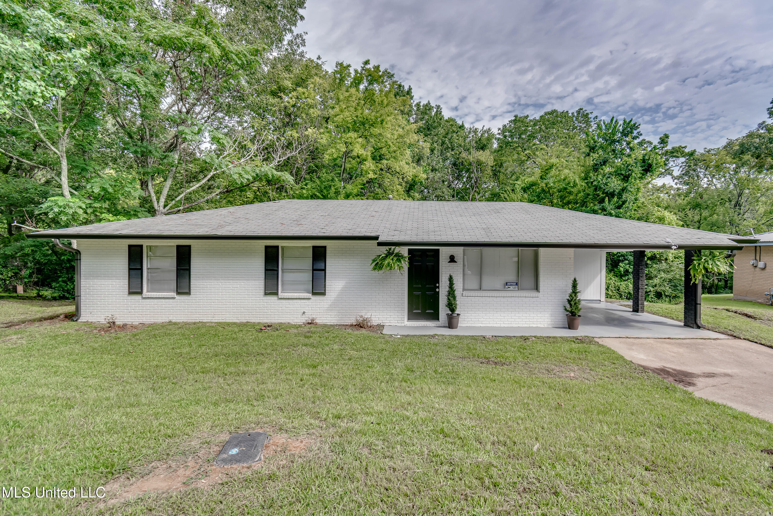 667 Queen Circle