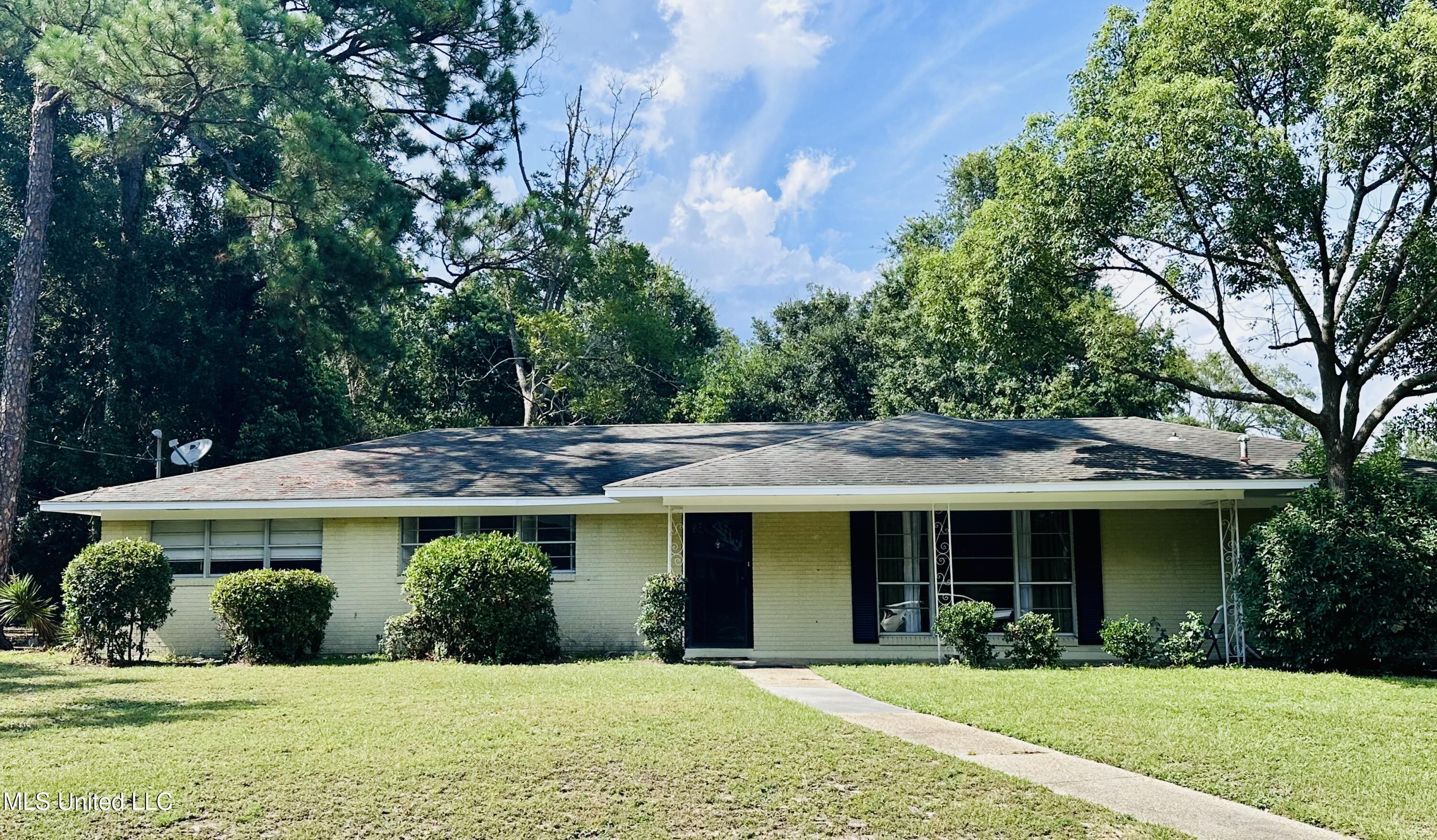 2502 Randall Drive Property Photo 1