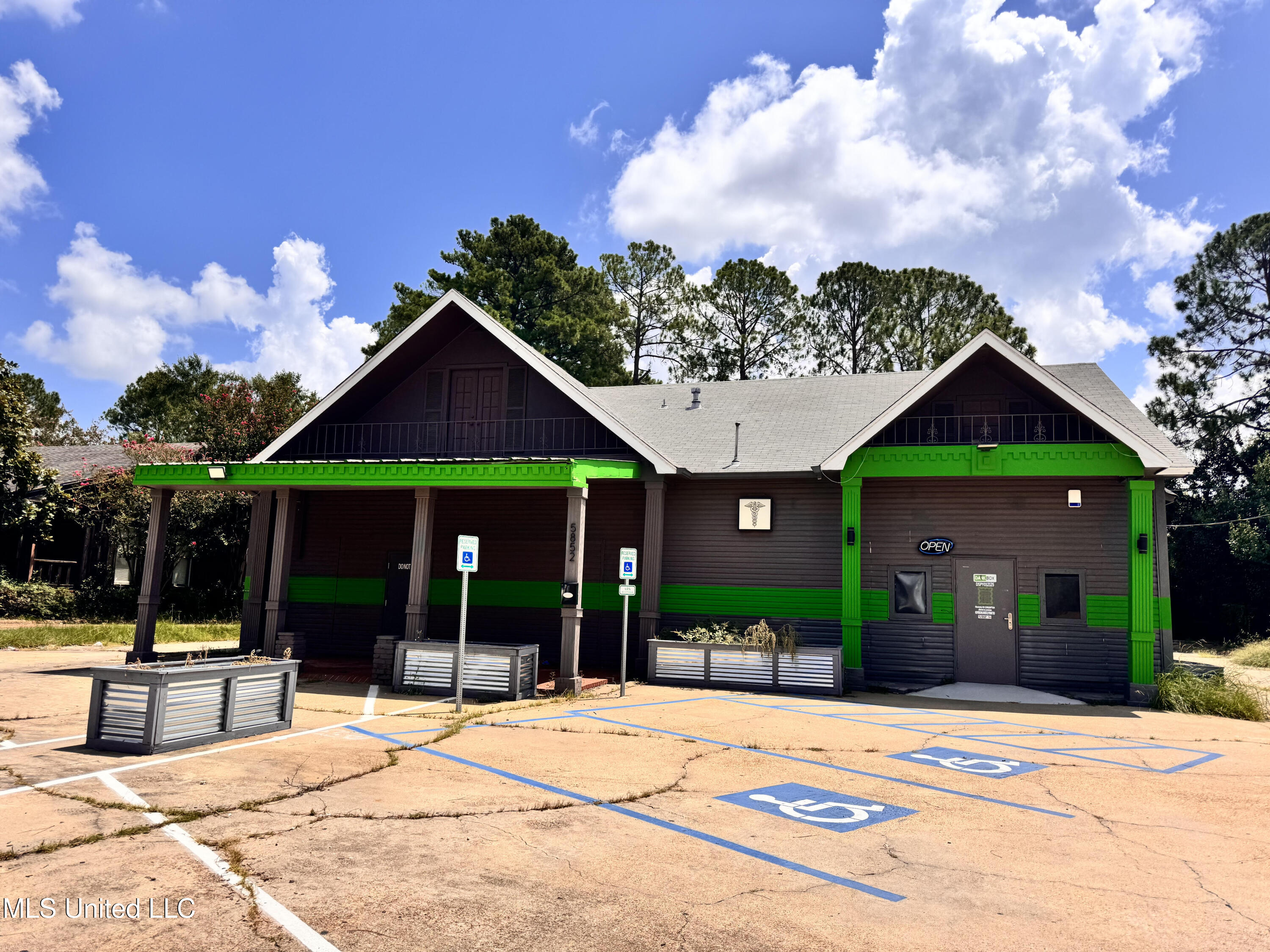 5852 Ridgewood Road Property Photo 1