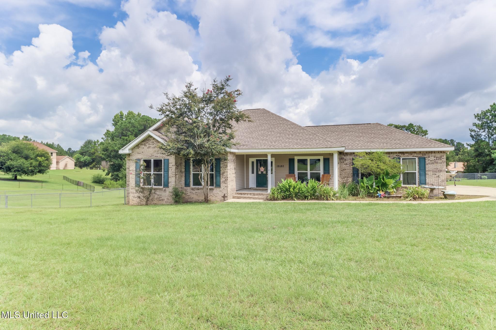 19180 High Place Property Photo 1