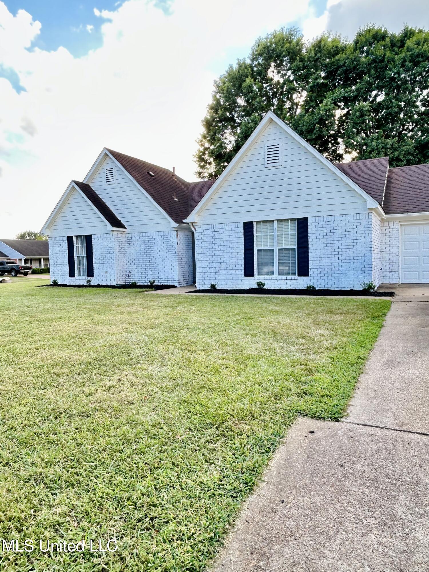 122 Apple Drive Property Photo 2