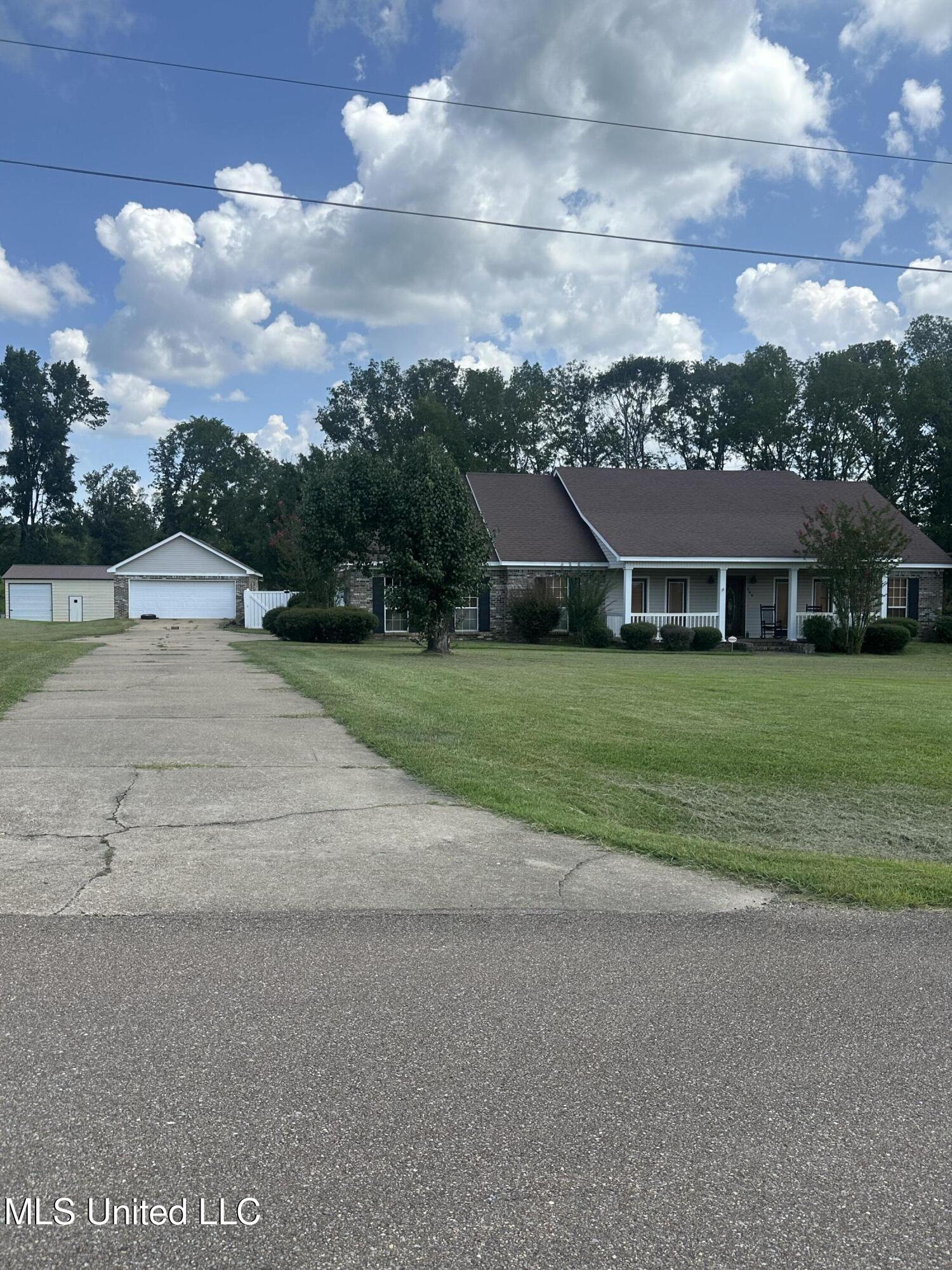 266 Country Hills Drive Property Photo 1