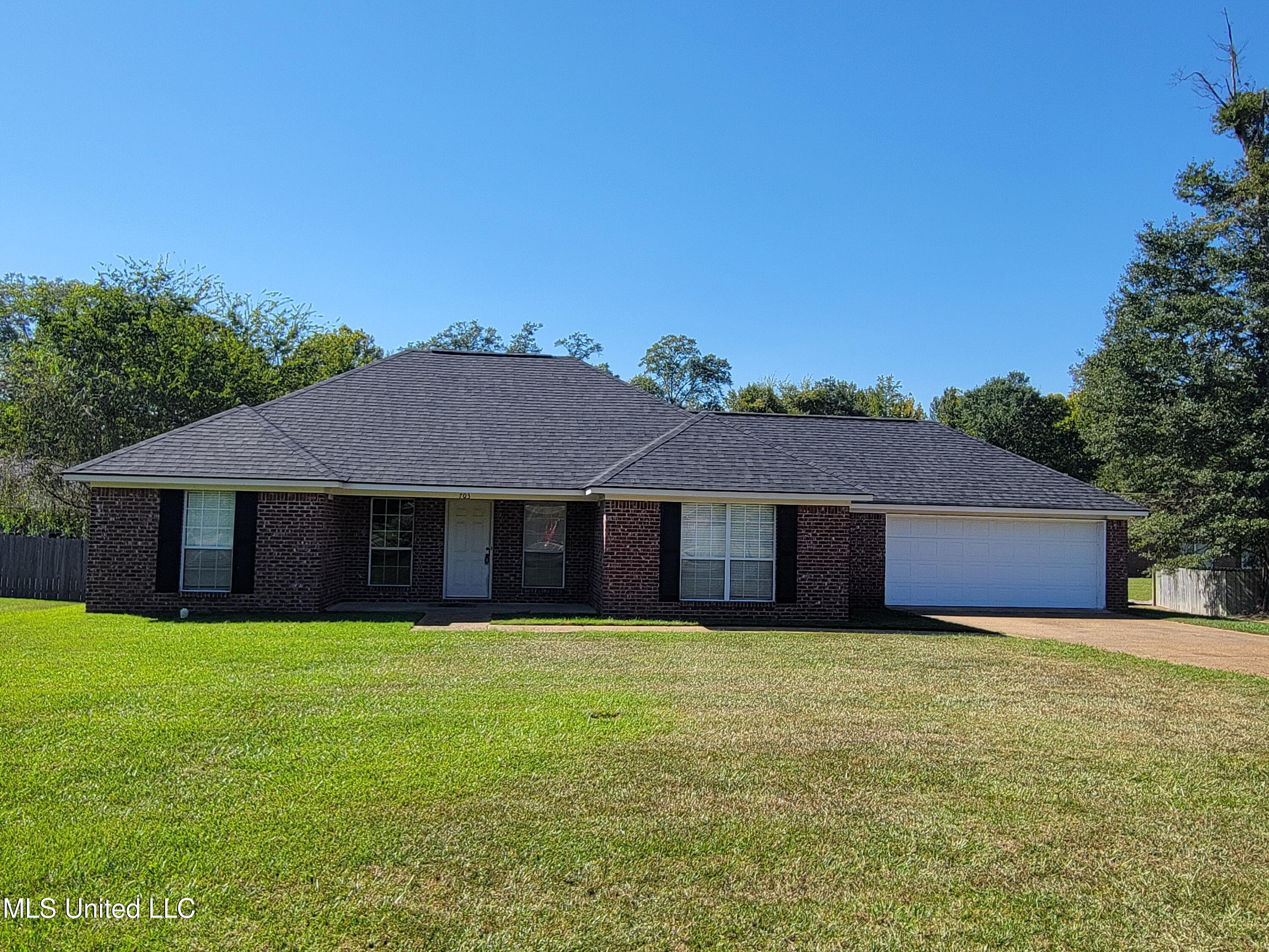 703 Pecan Court Property Photo 1