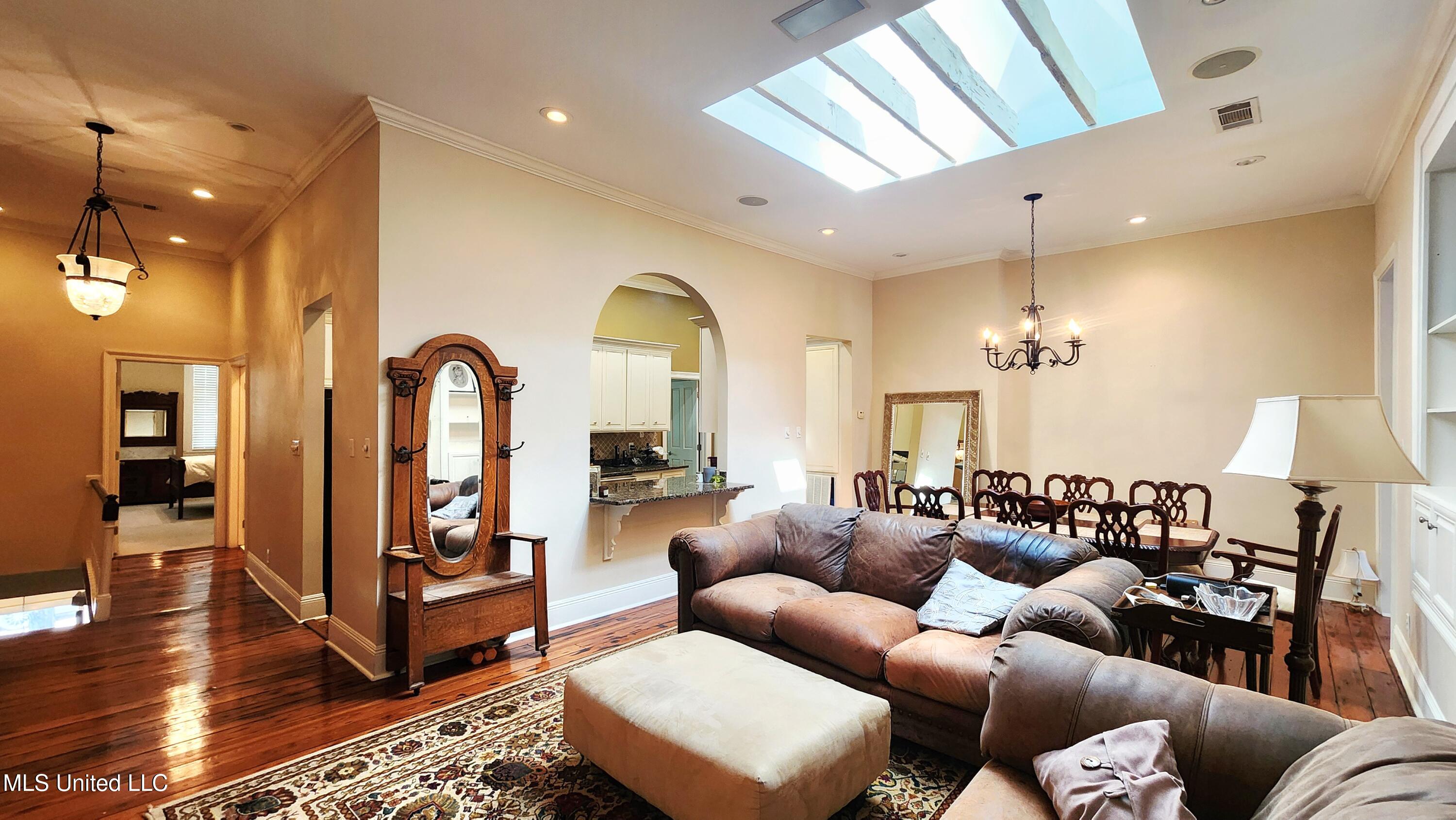 320 Main Street Property Photo 4