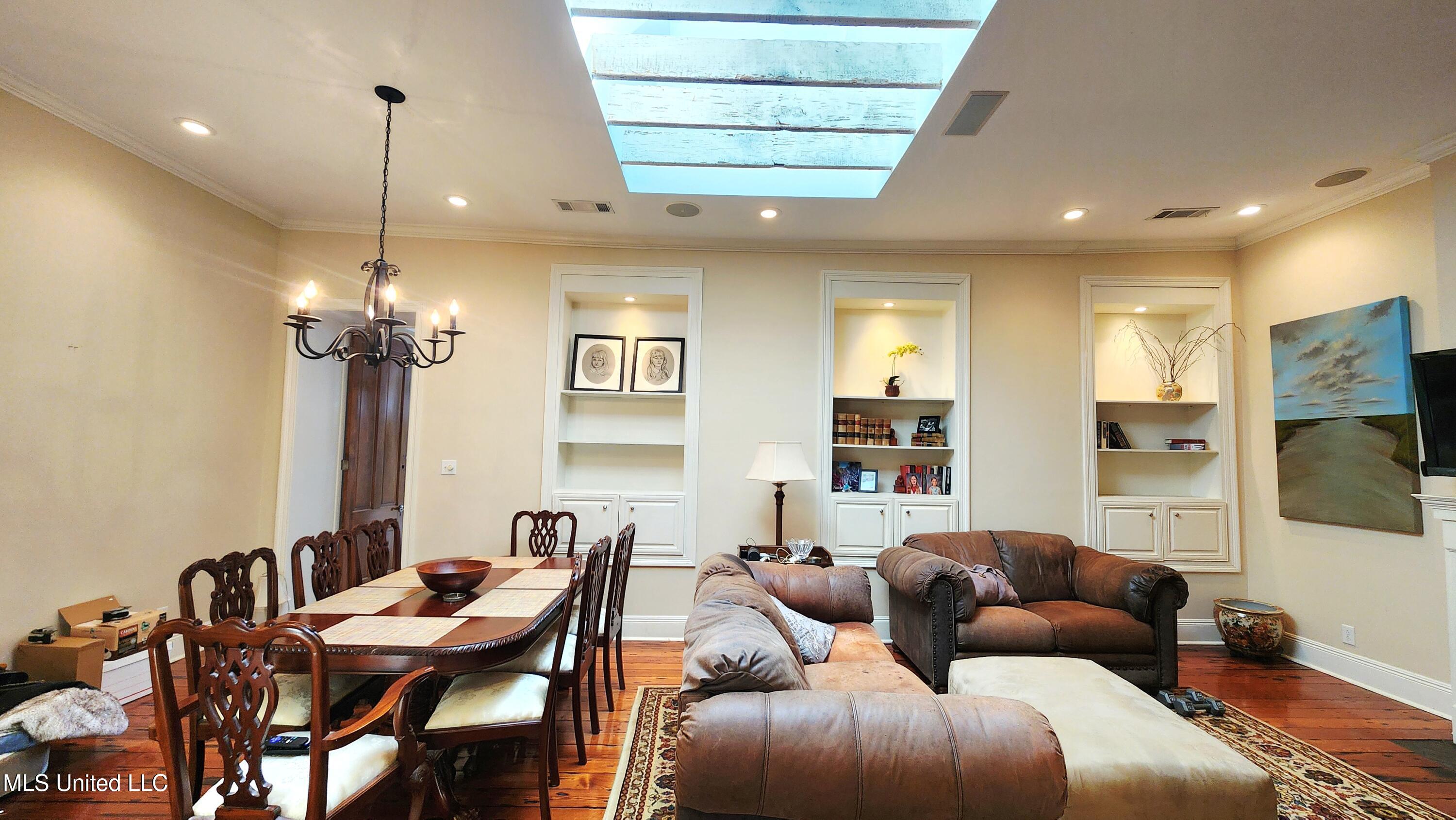 320 Main Street Property Photo 6