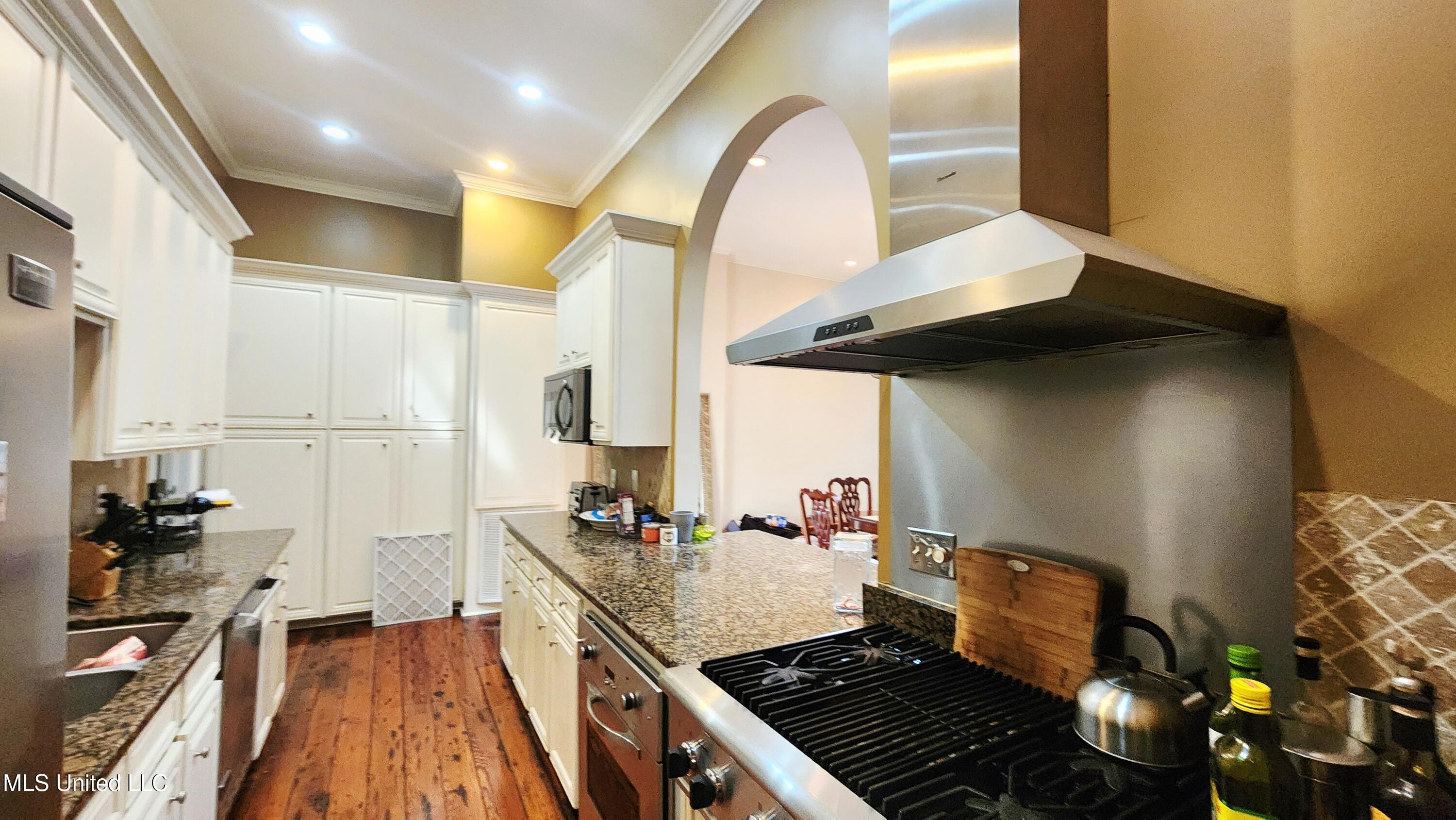 320 Main Street Property Photo 9