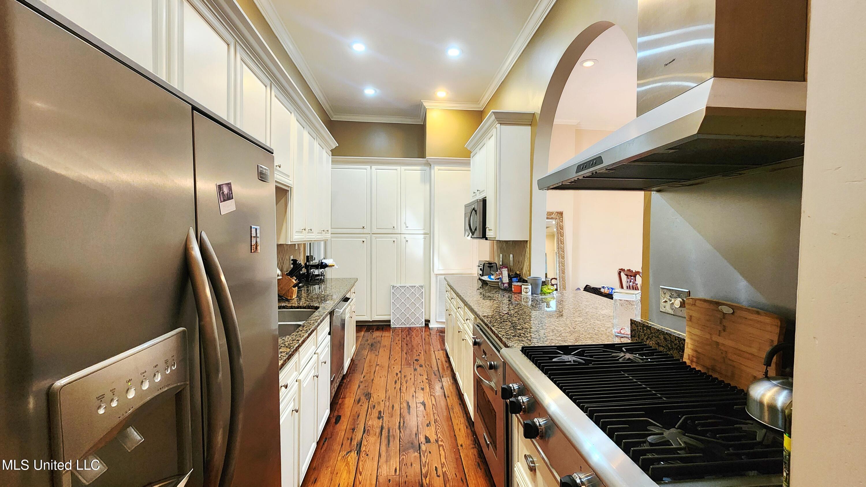 320 Main Street Property Photo 10