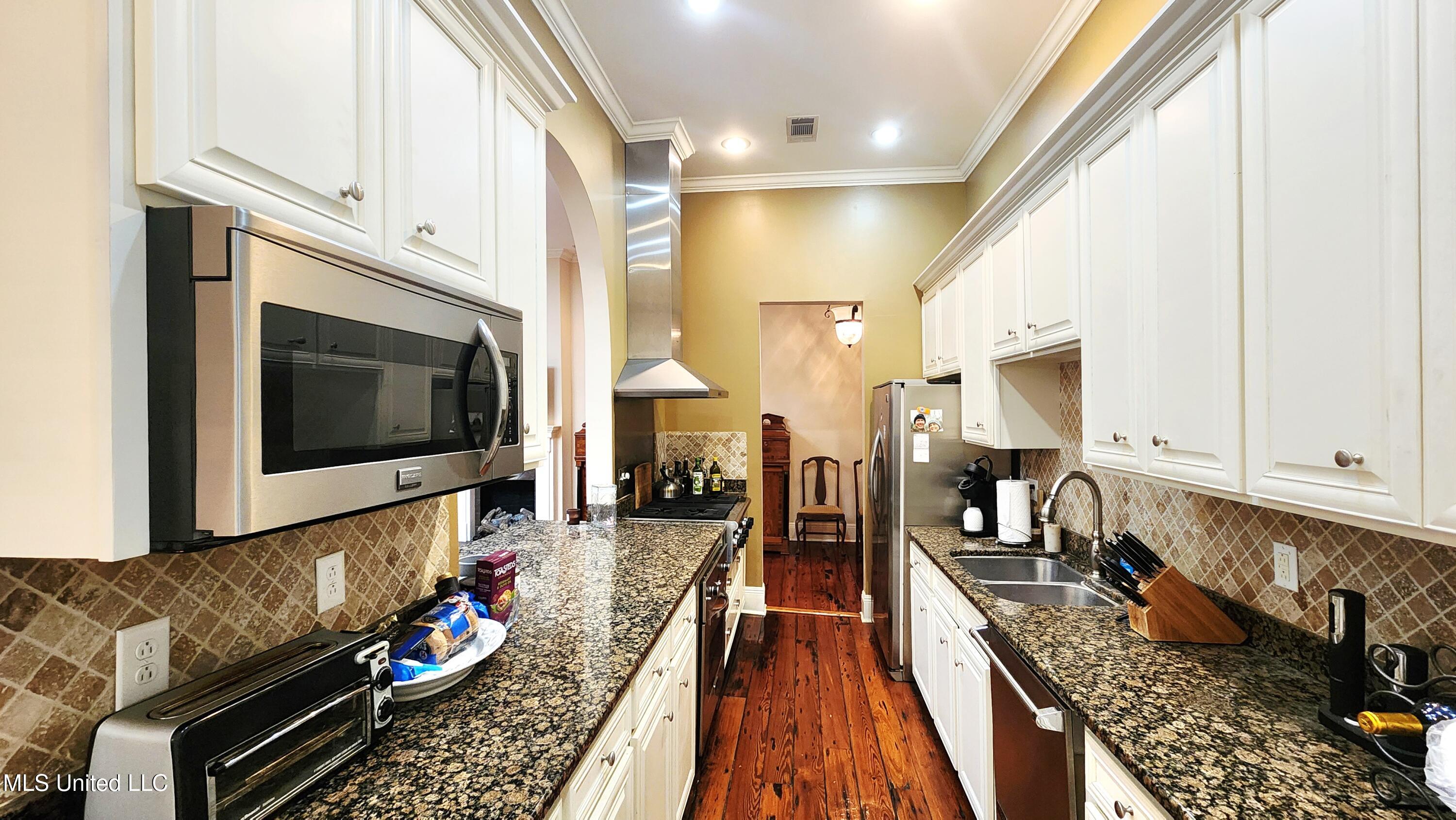 320 Main Street Property Photo 11