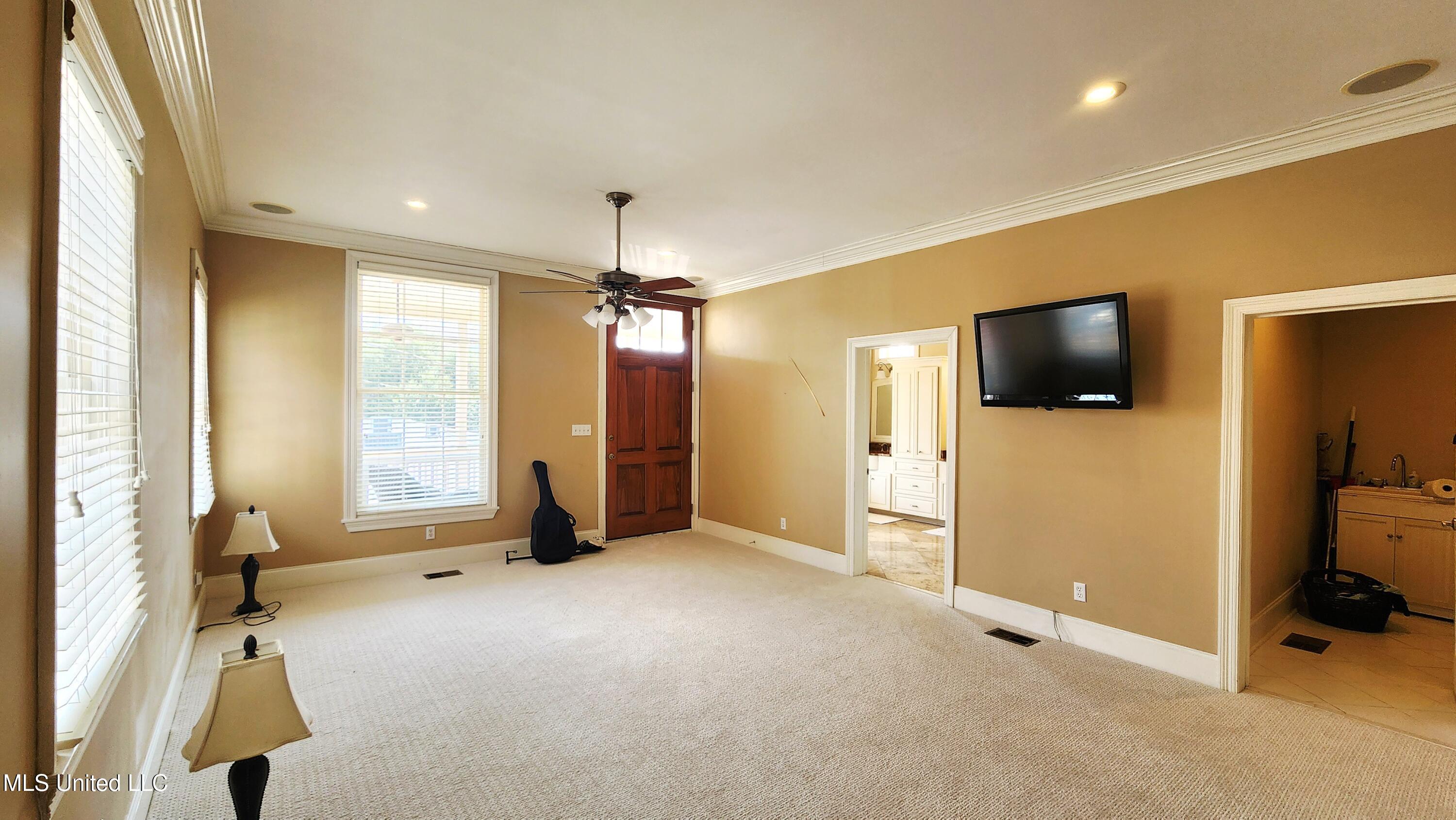 320 Main Street Property Photo 12