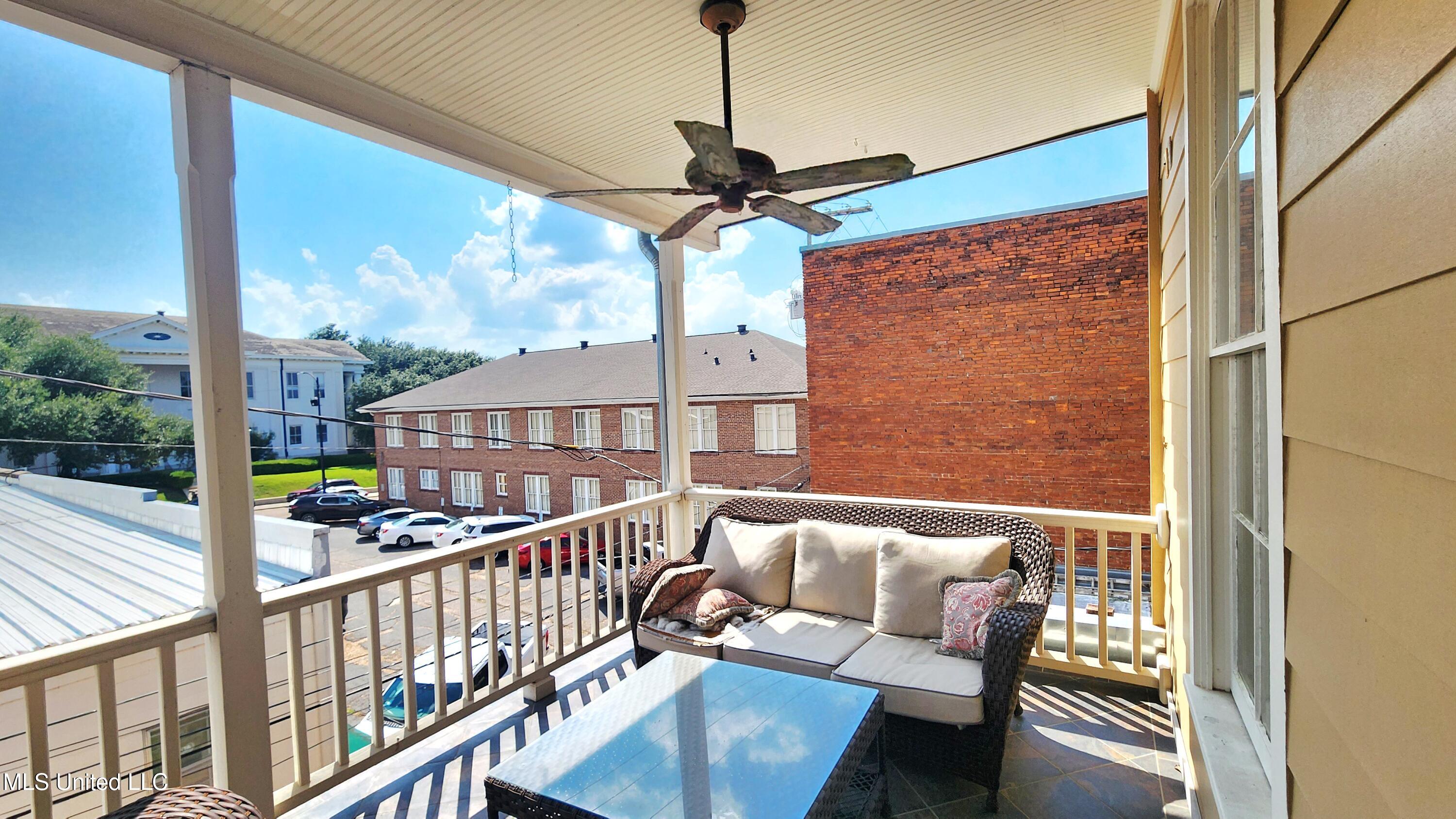 320 Main Street Property Photo 14