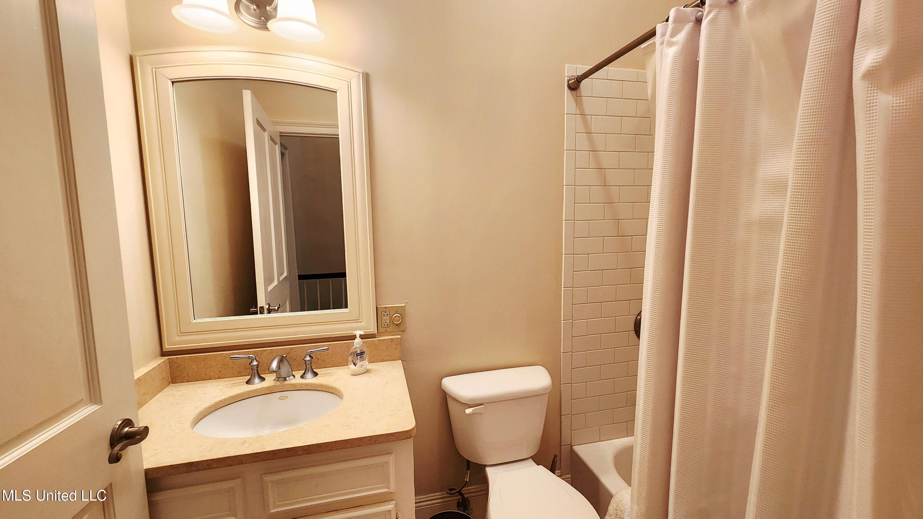 320 Main Street Property Photo 18