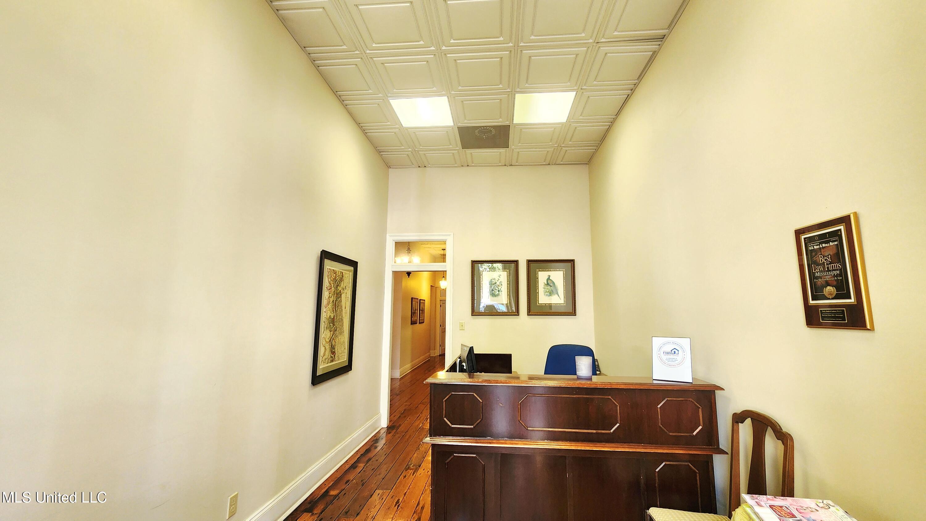 320 Main Street Property Photo 20