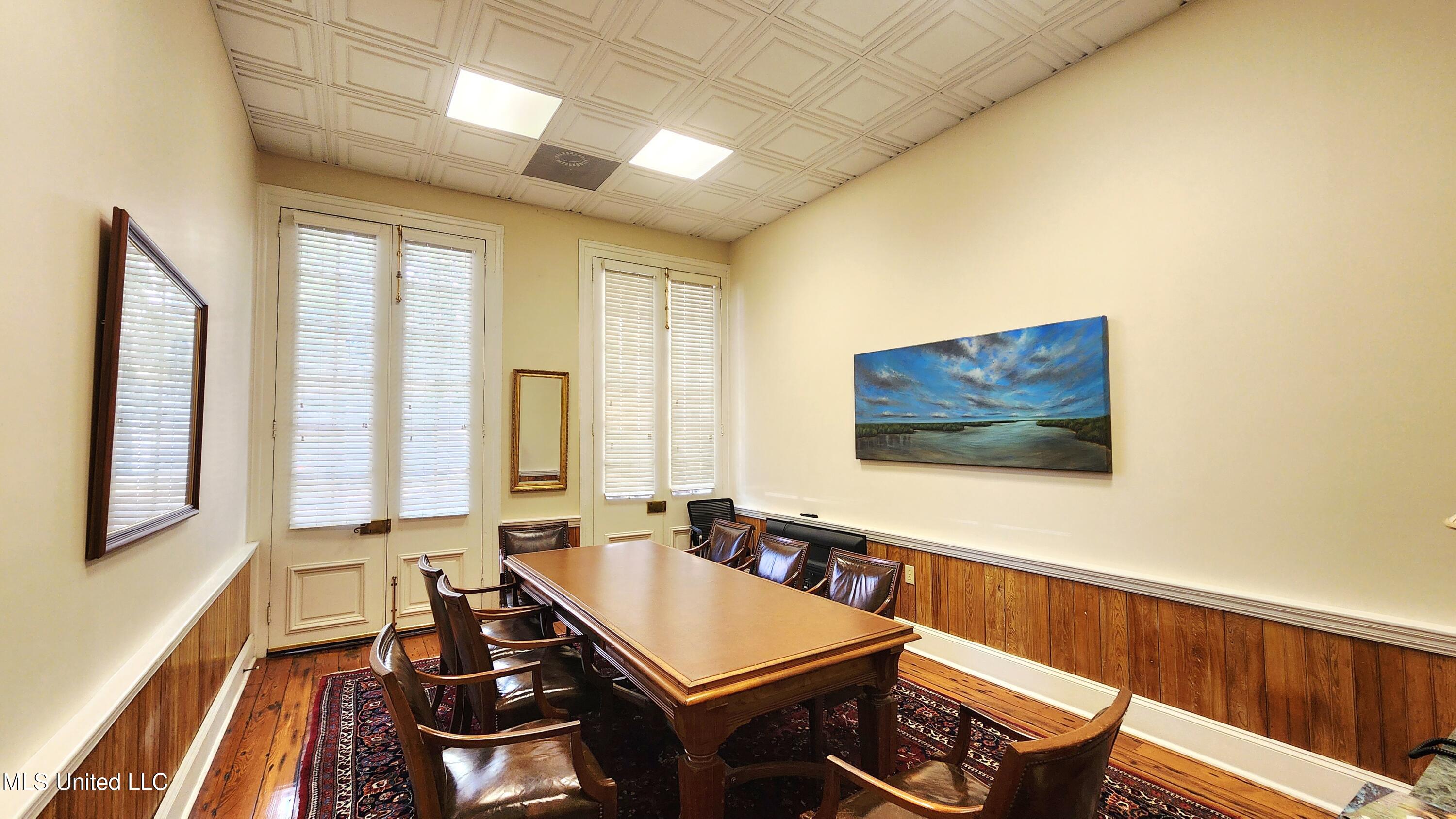 320 Main Street Property Photo 21