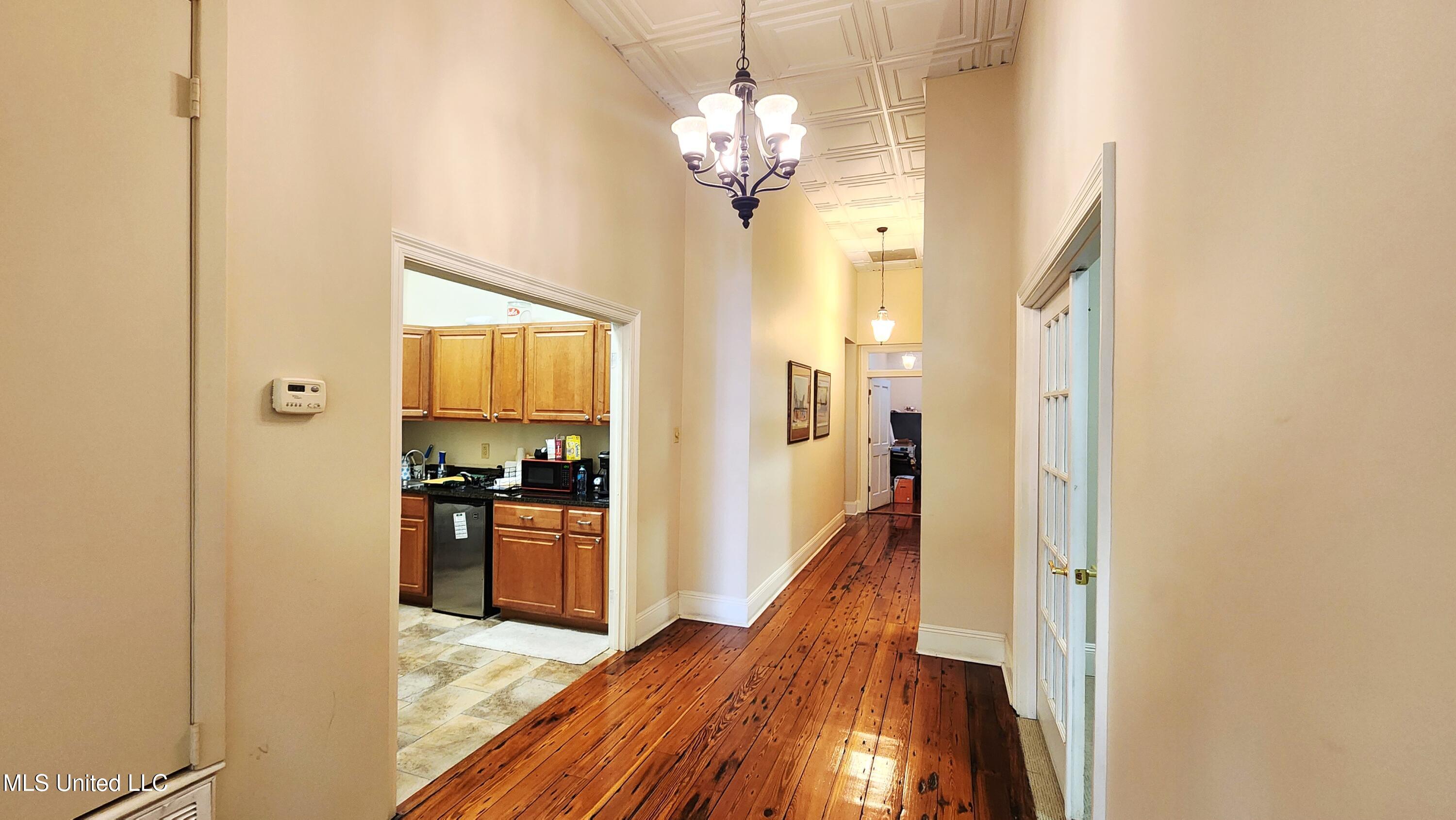 320 Main Street Property Photo 22