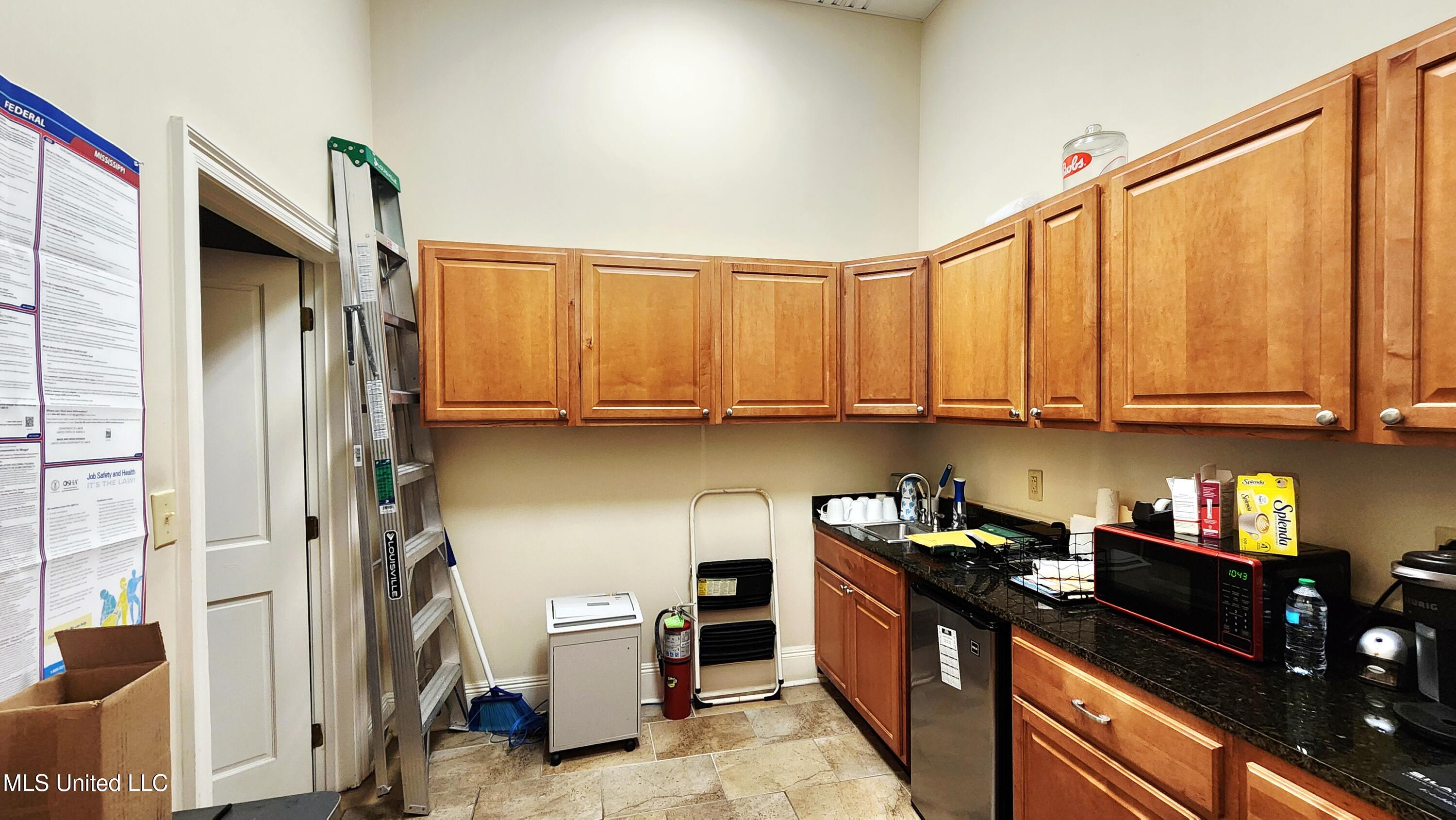 320 Main Street Property Photo 23