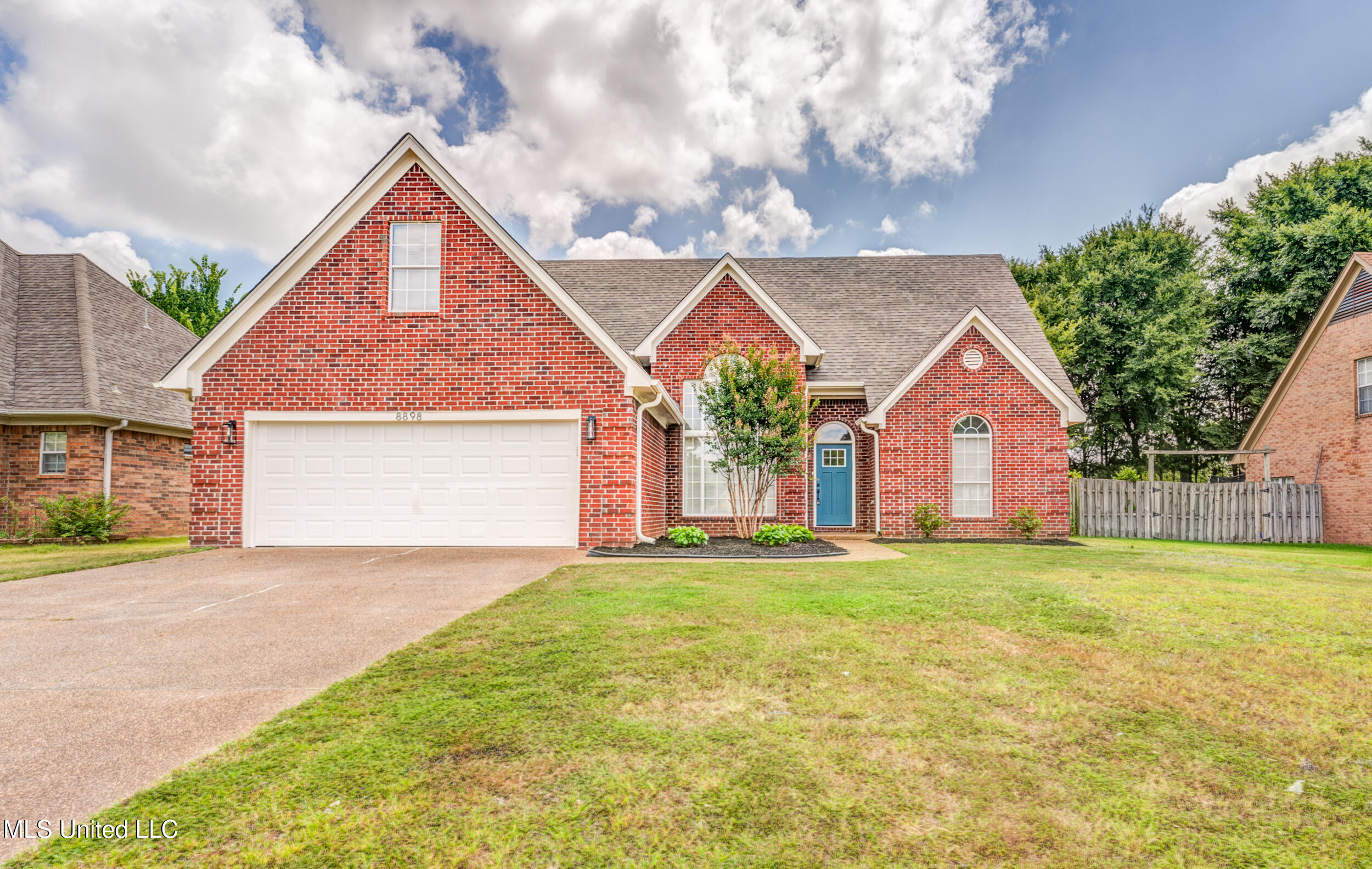 8898 Travis Drive Property Photo 1