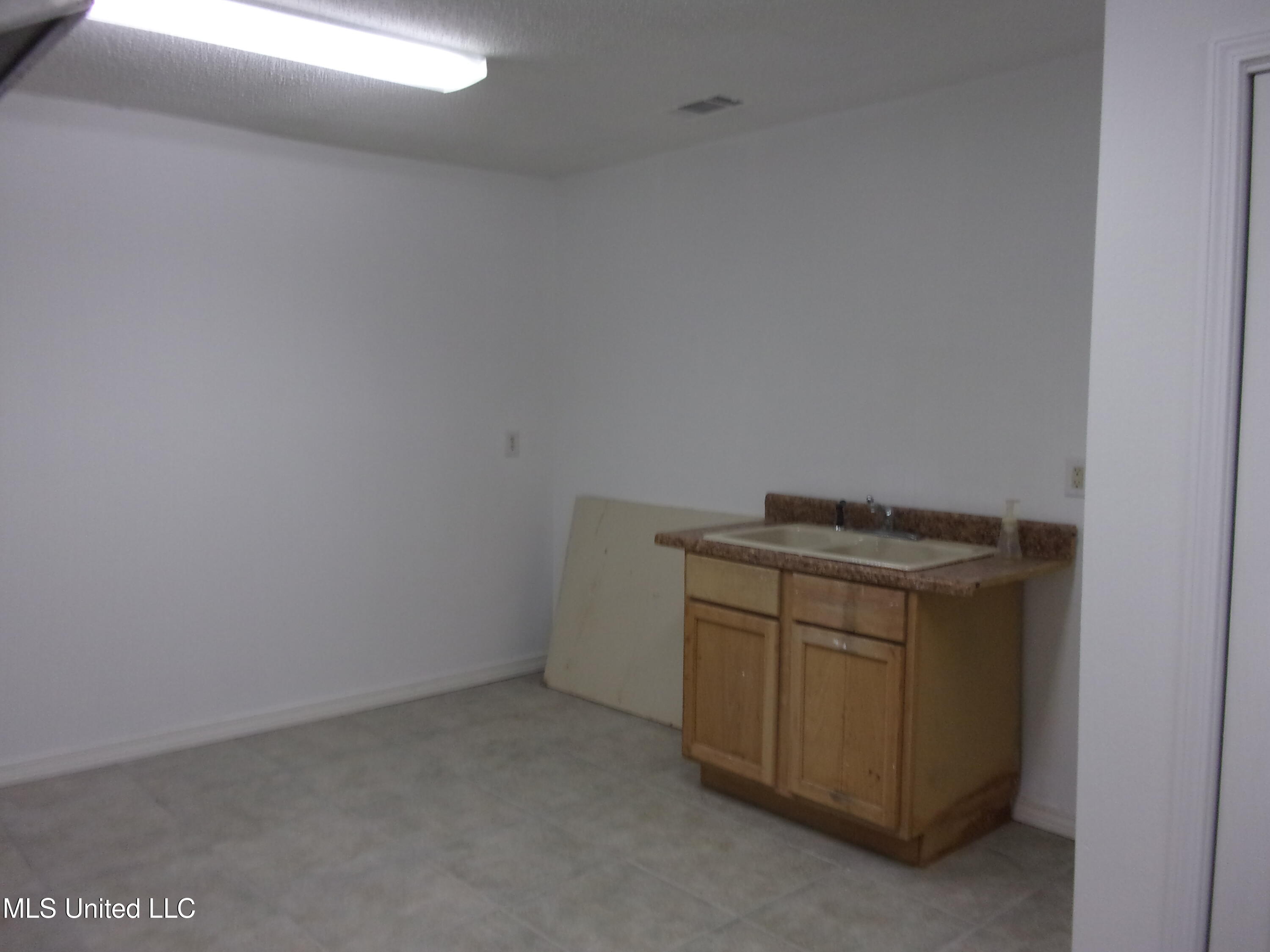 10096 Gorenflo Road Property Photo 17