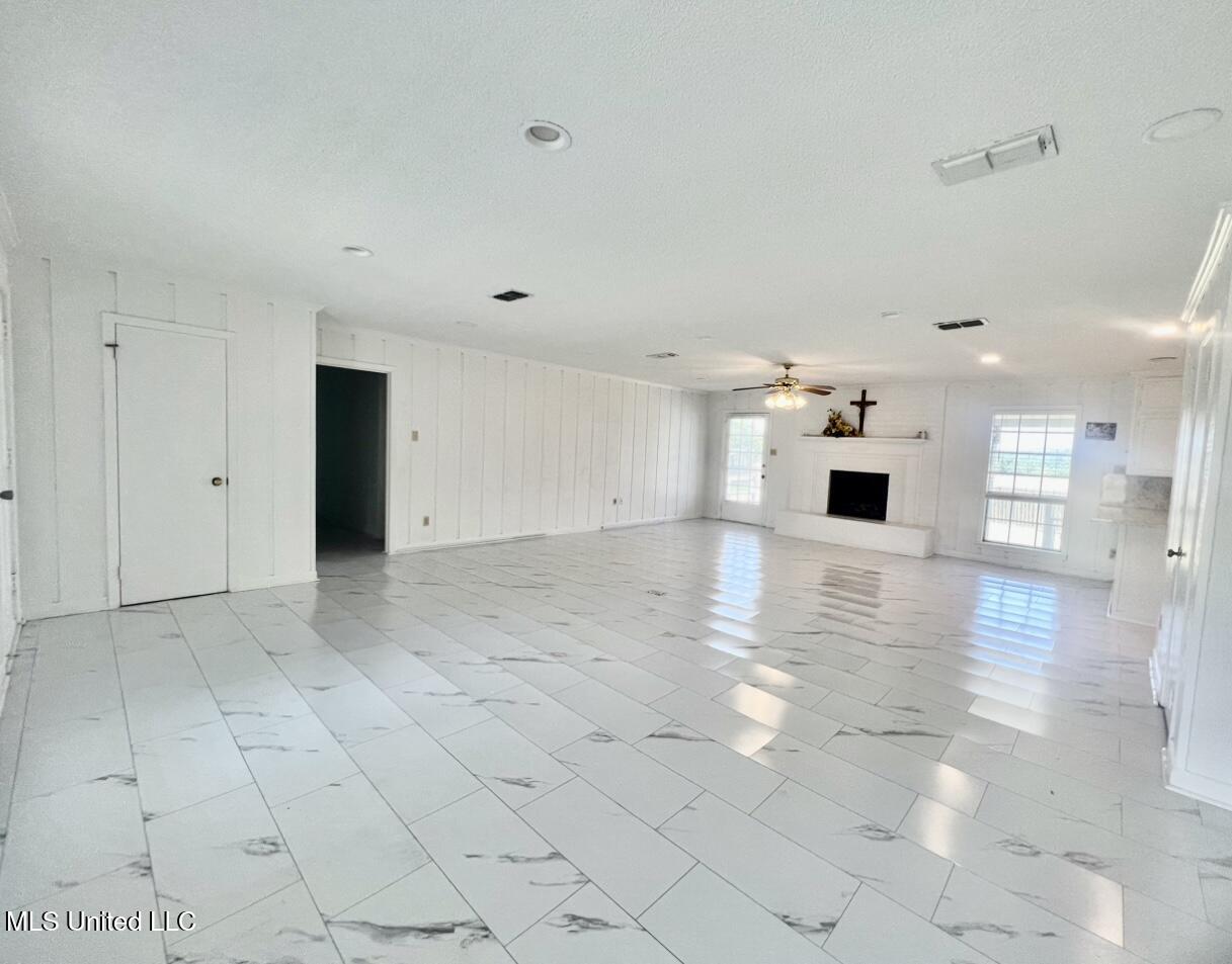 506 Oakbrook Circle Property Photo 5