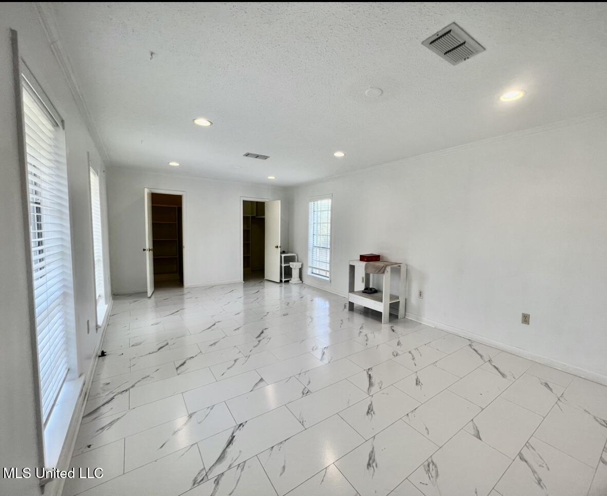 506 Oakbrook Circle Property Photo 8