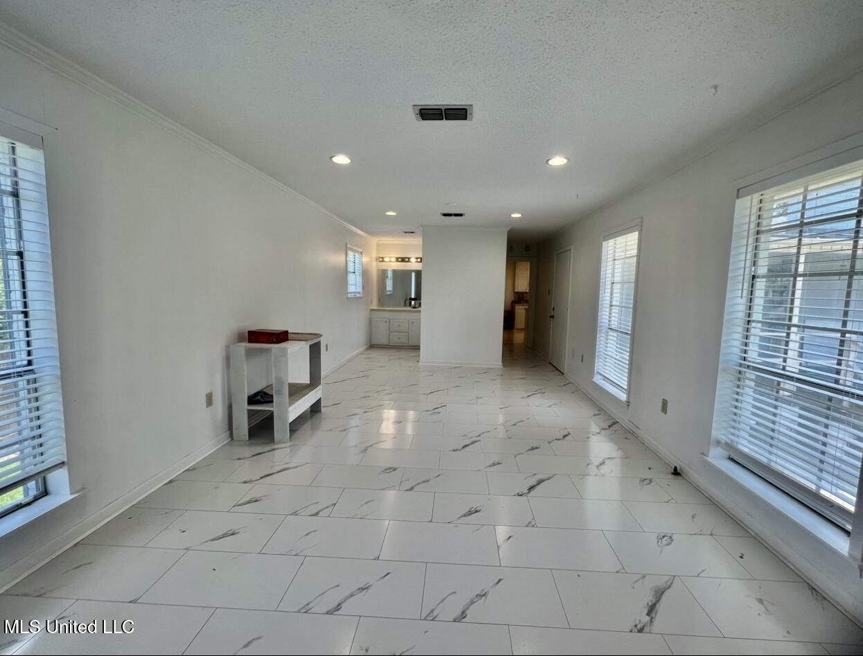 506 Oakbrook Circle Property Photo 9