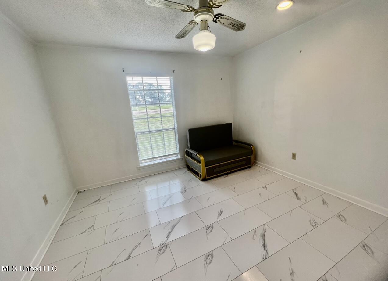 506 Oakbrook Circle Property Photo 12