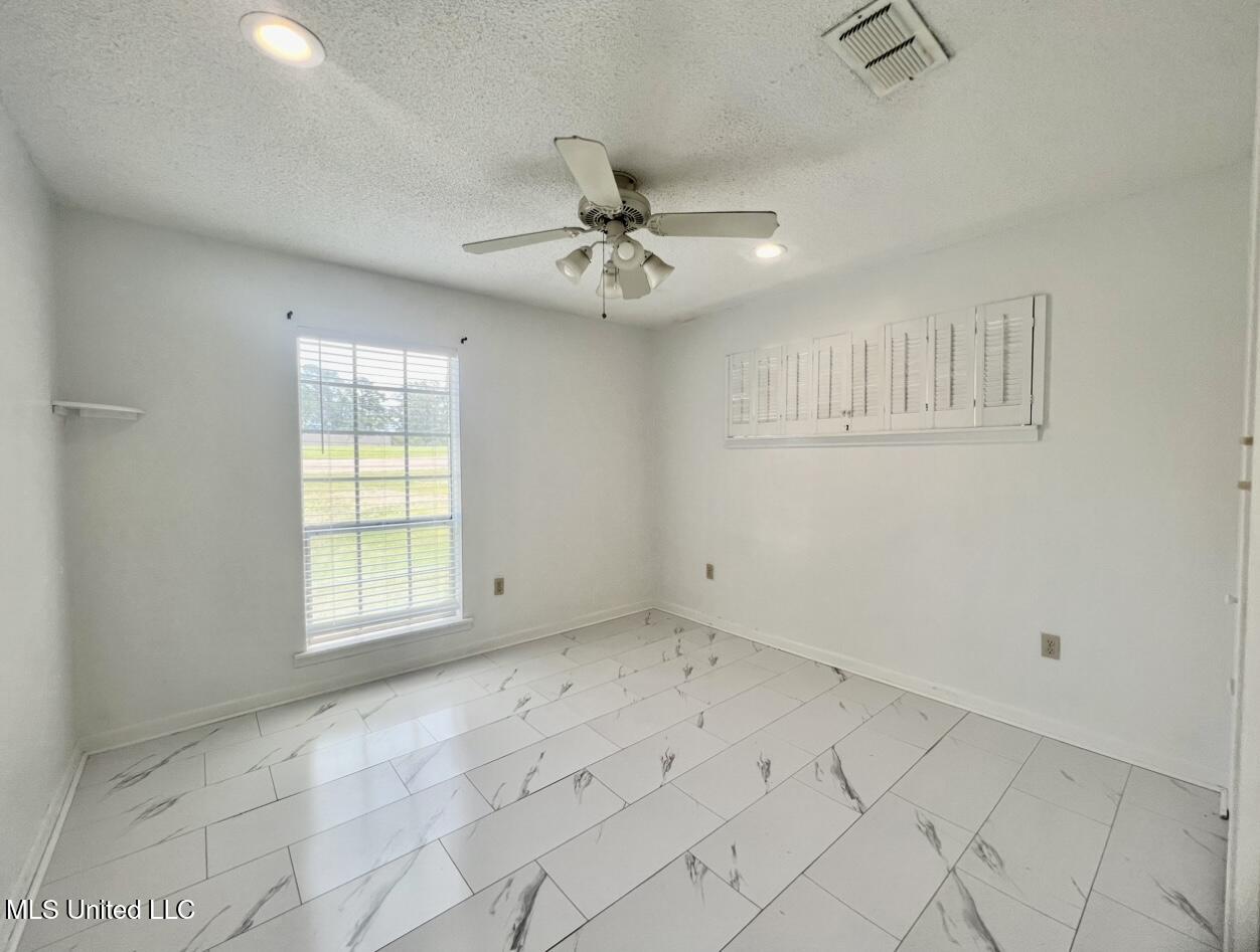 506 Oakbrook Circle Property Photo 13