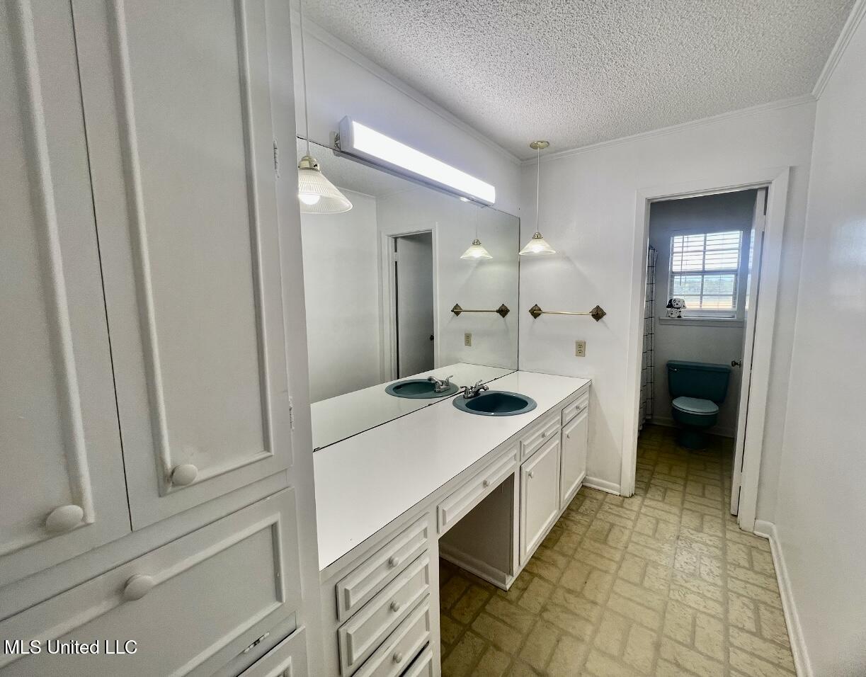 506 Oakbrook Circle Property Photo 14