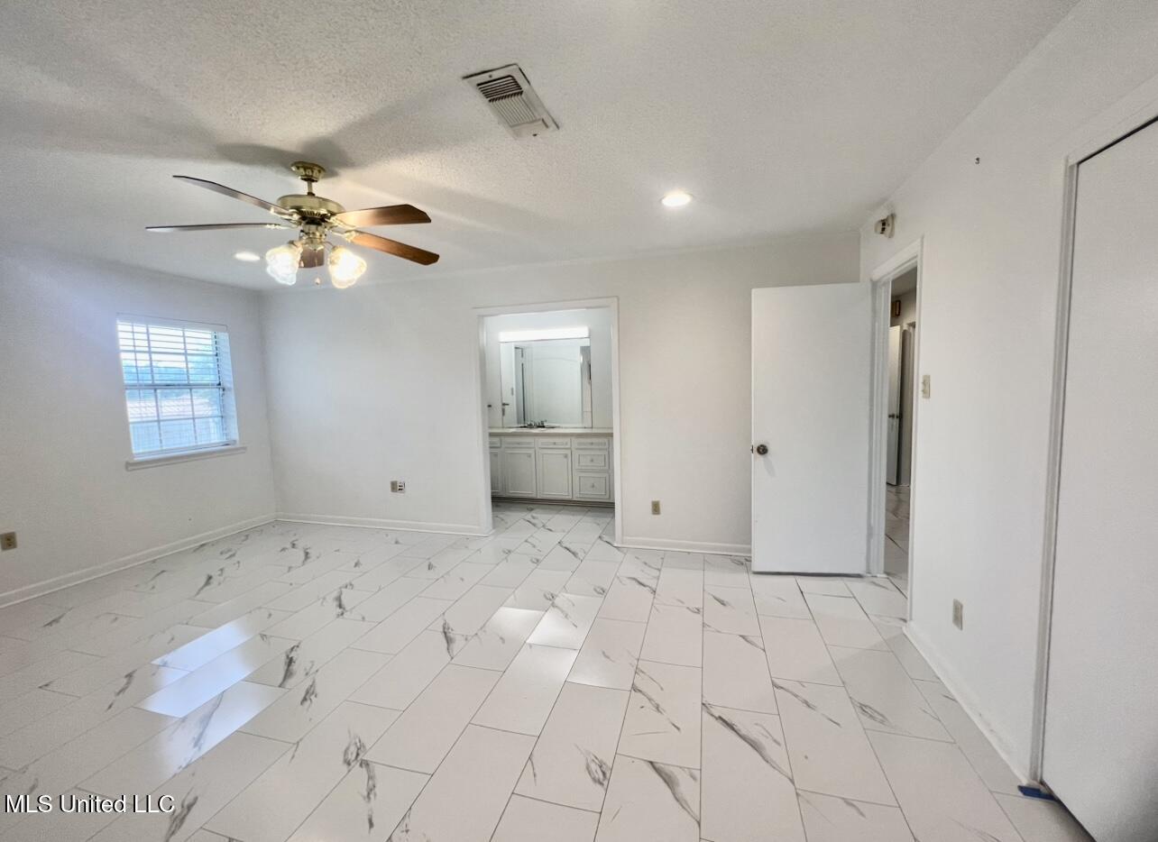 506 Oakbrook Circle Property Photo 15
