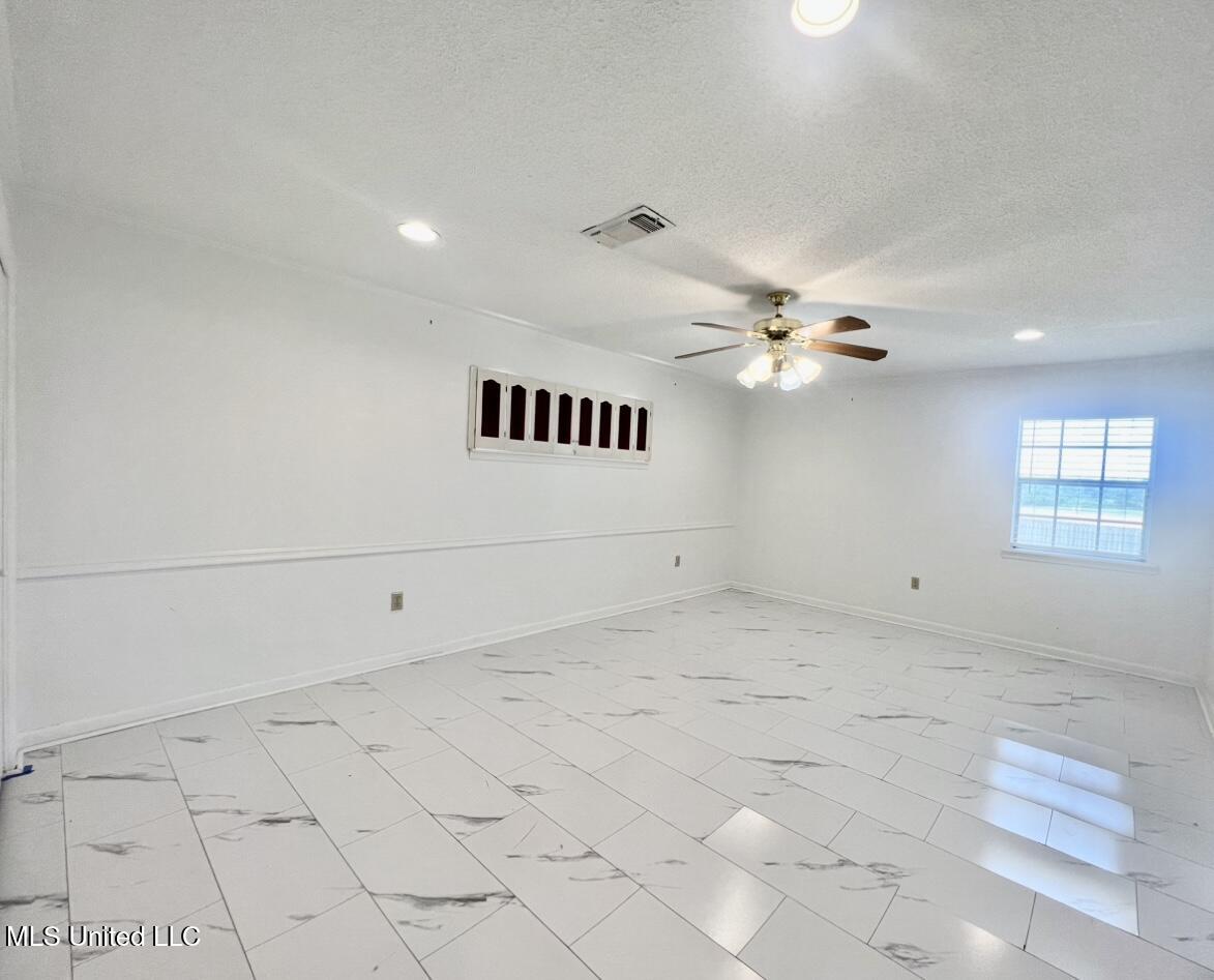 506 Oakbrook Circle Property Photo 17