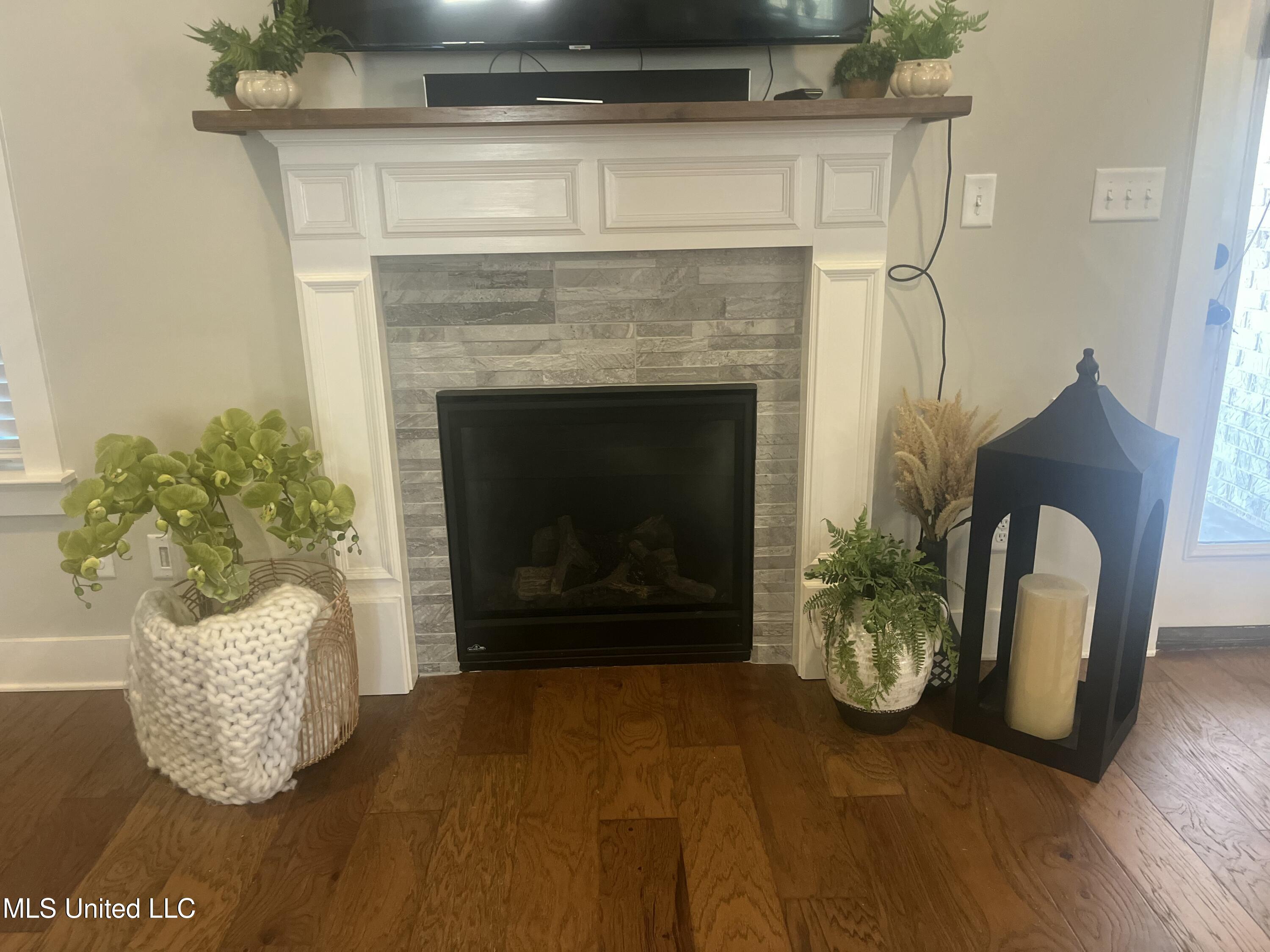 2154 Laughter Road N Property Photo 6