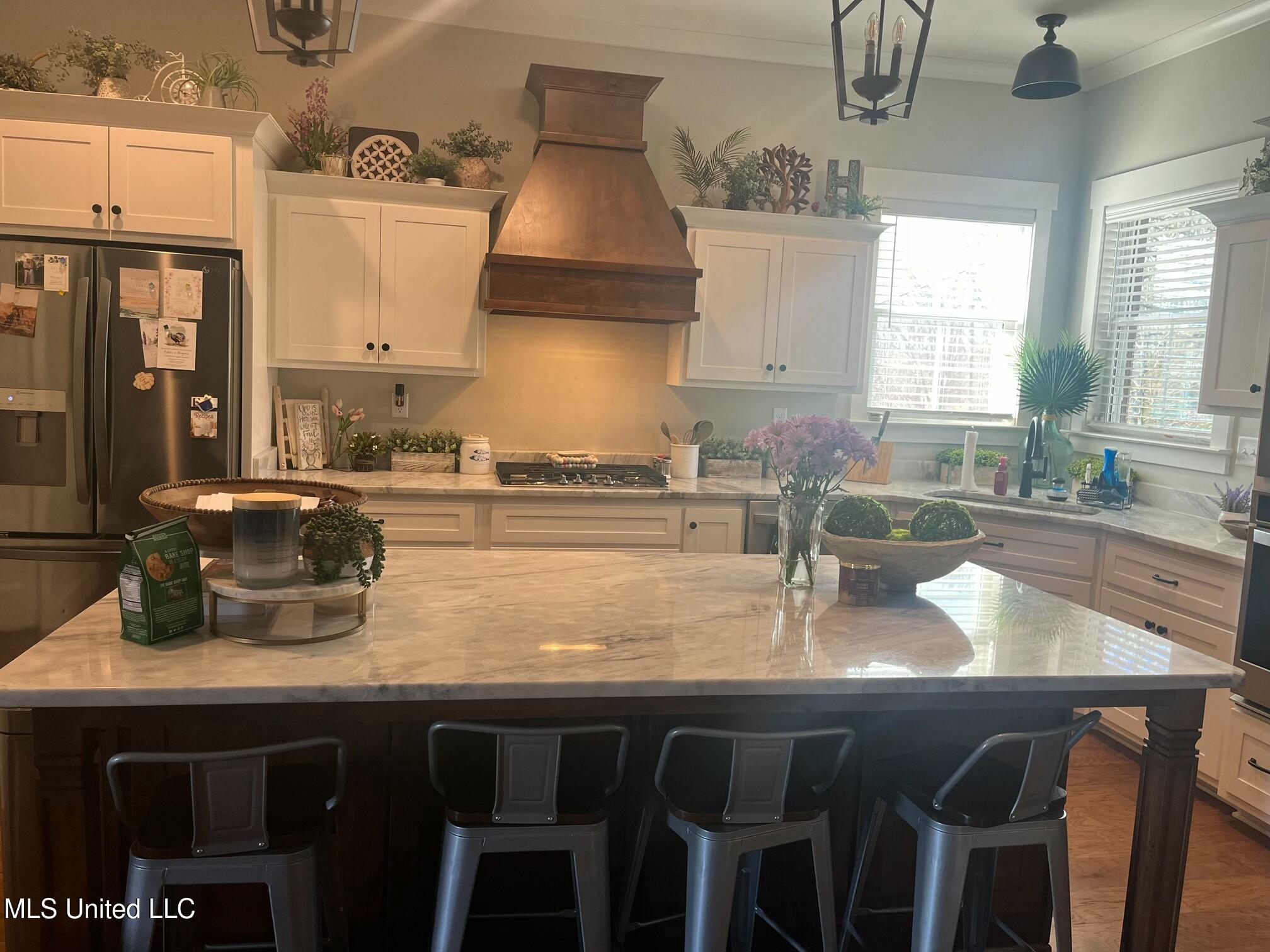 2154 Laughter Road N Property Photo 8
