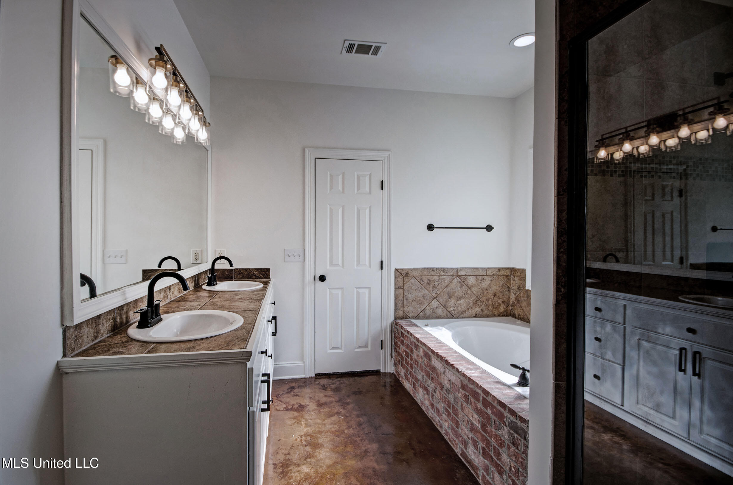 318 Turtle Hollow Property Photo 32