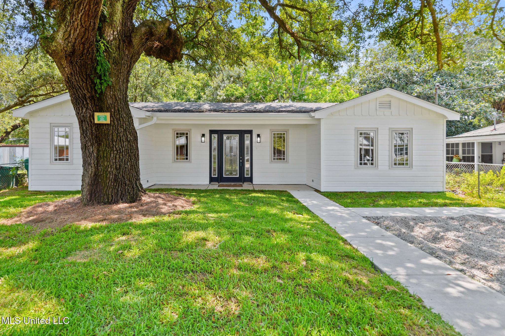 426 Demontluzin Avenue Property Photo 1