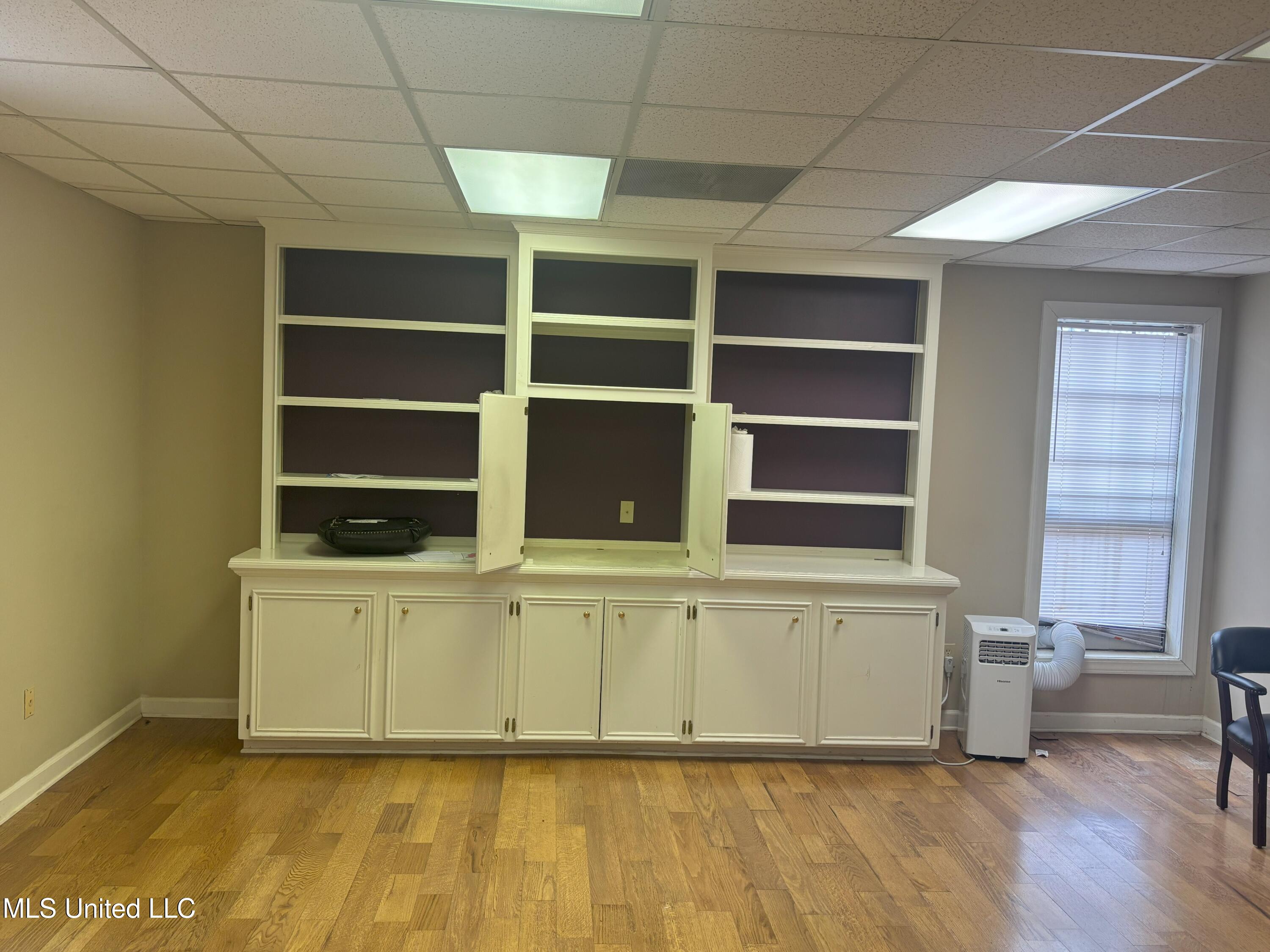 811 E River Place Property Photo 23