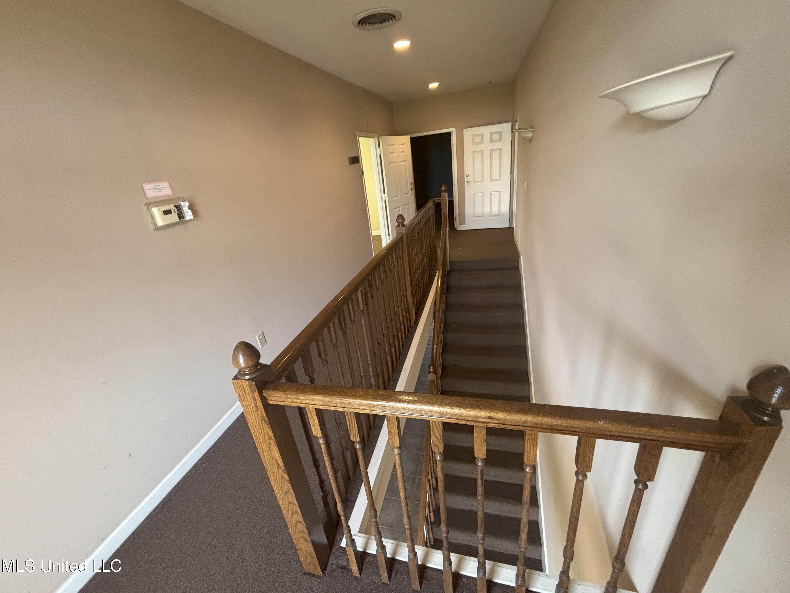 811 E River Place Property Photo 26
