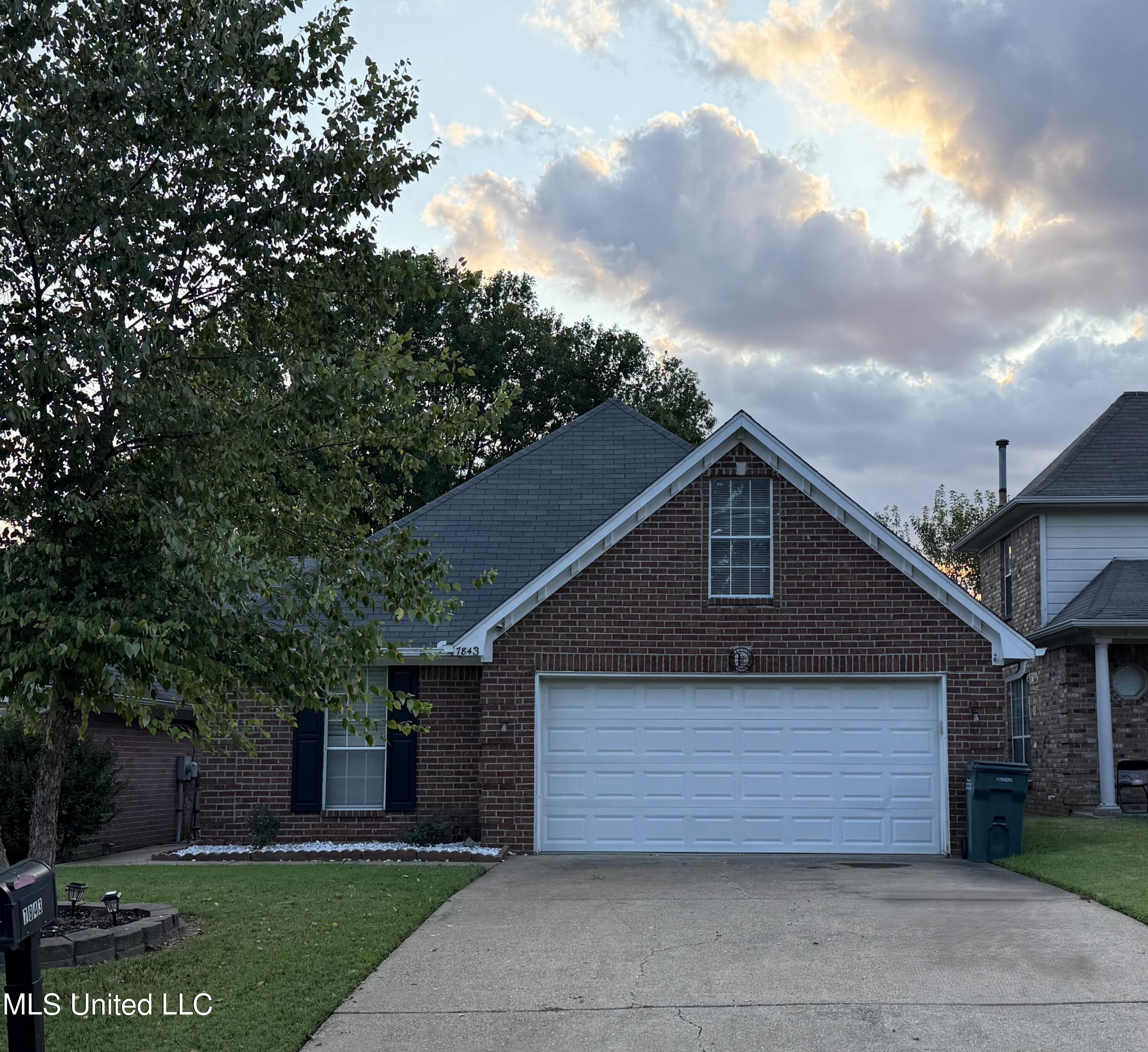 7843 S Chesterfield Drive Property Photo 1