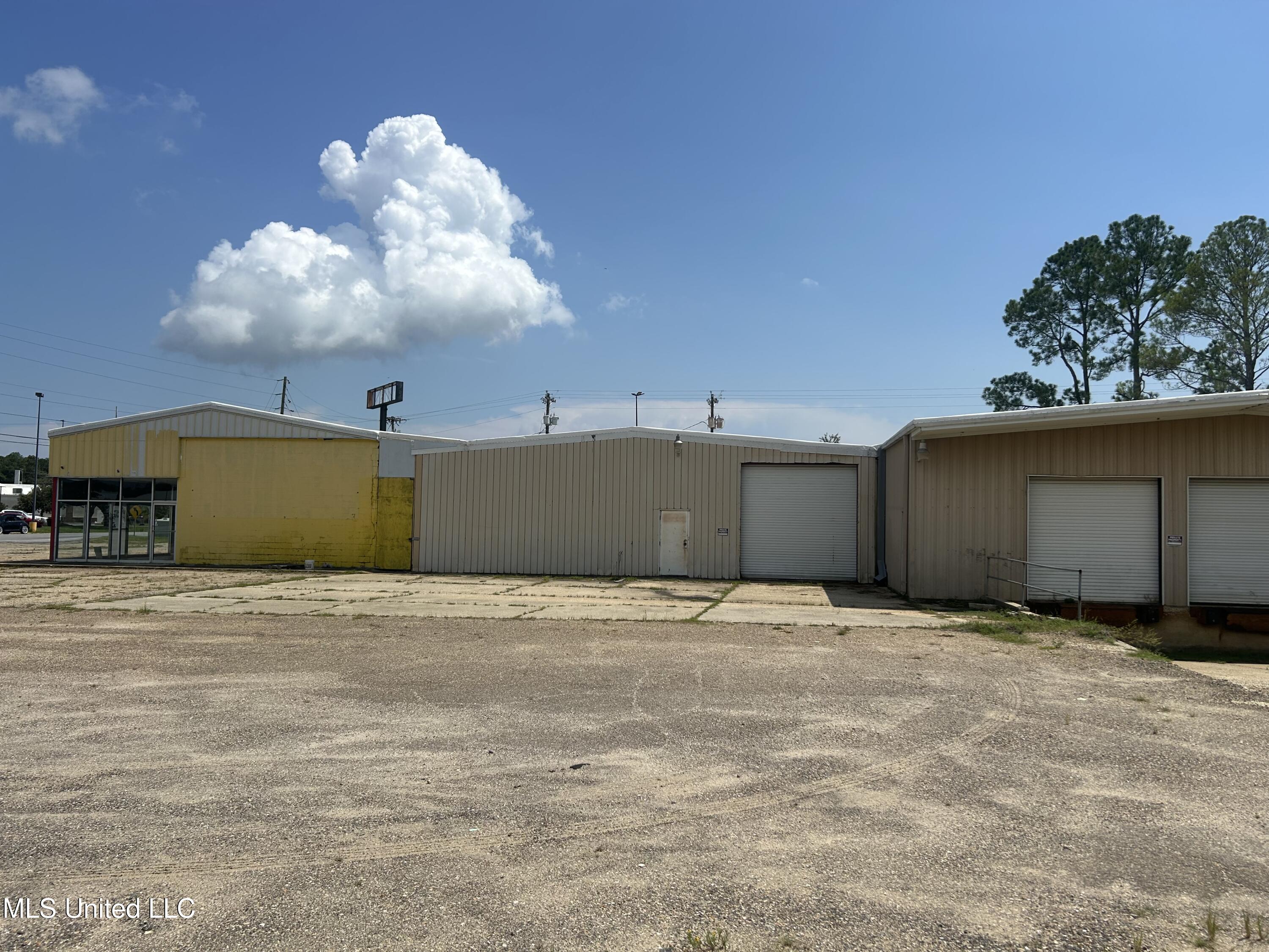 5301 Veterans Boulevard Property Photo 5