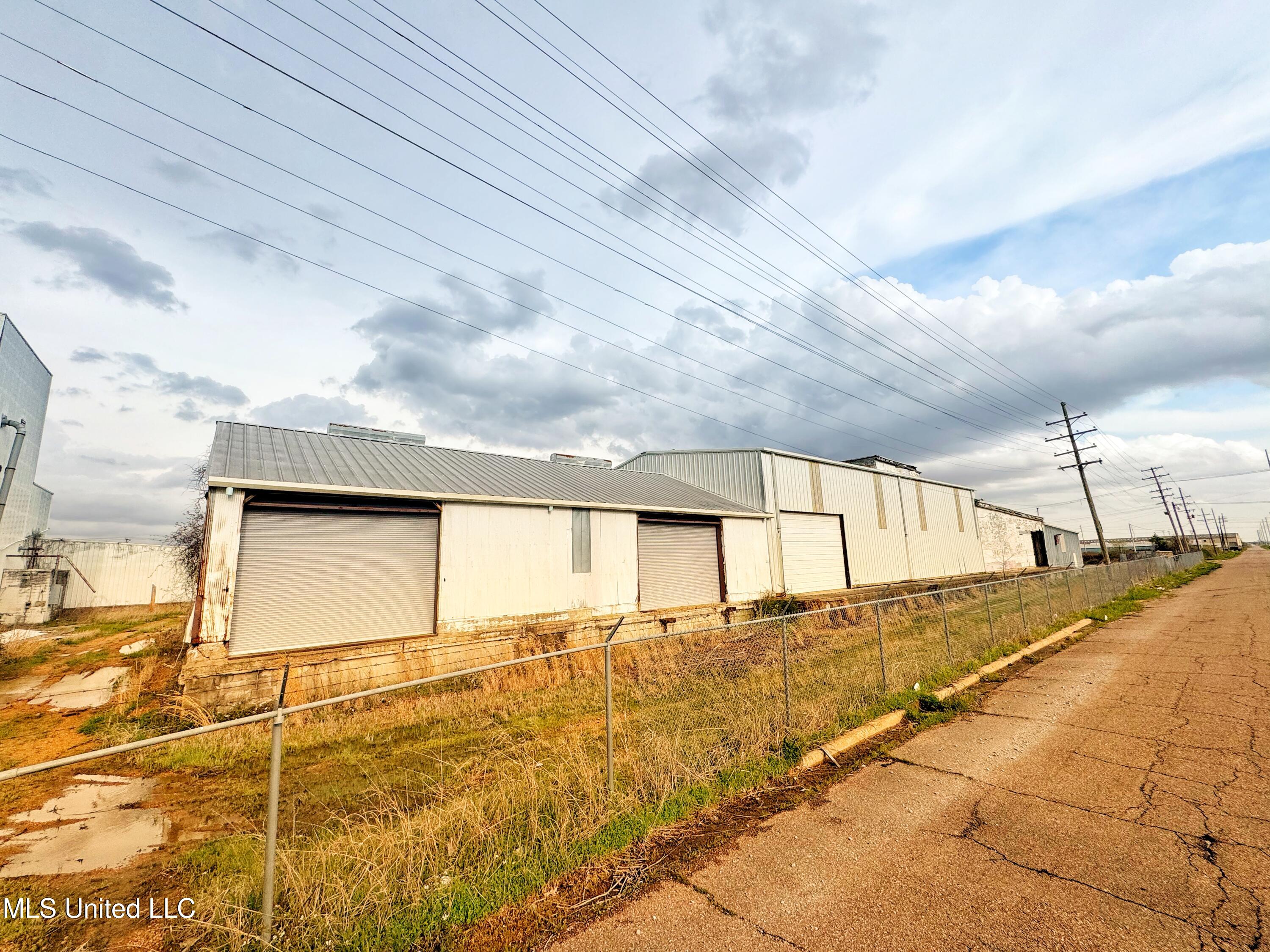 1201 Normandy Avenue Property Photo 9